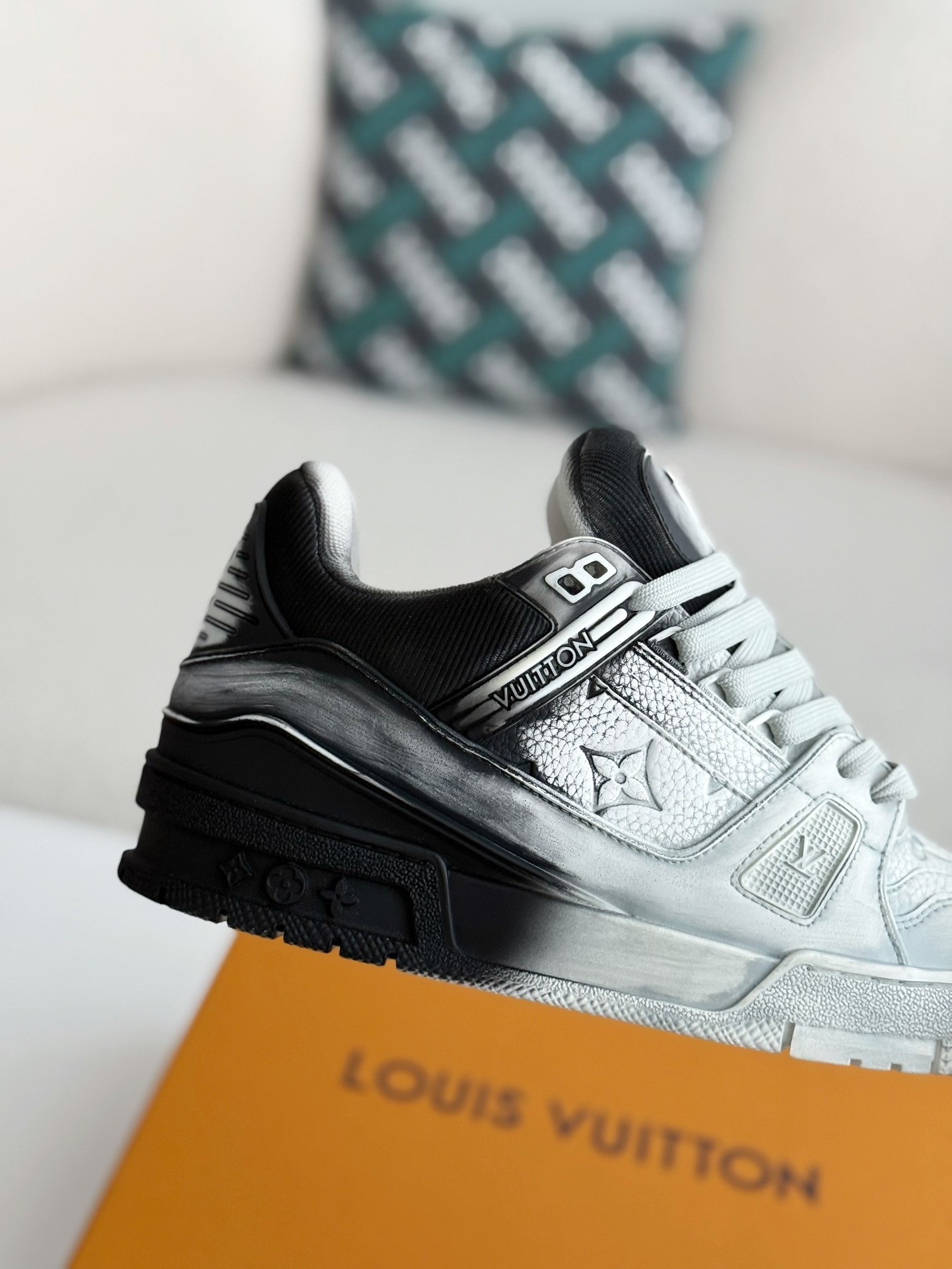[#3893」 LOUIS VUITTON TRAINER SNEAKERS