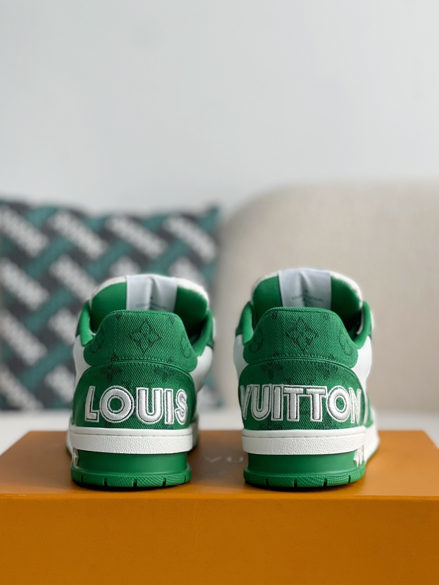 LOUIS VUITTON SNEAKERS
