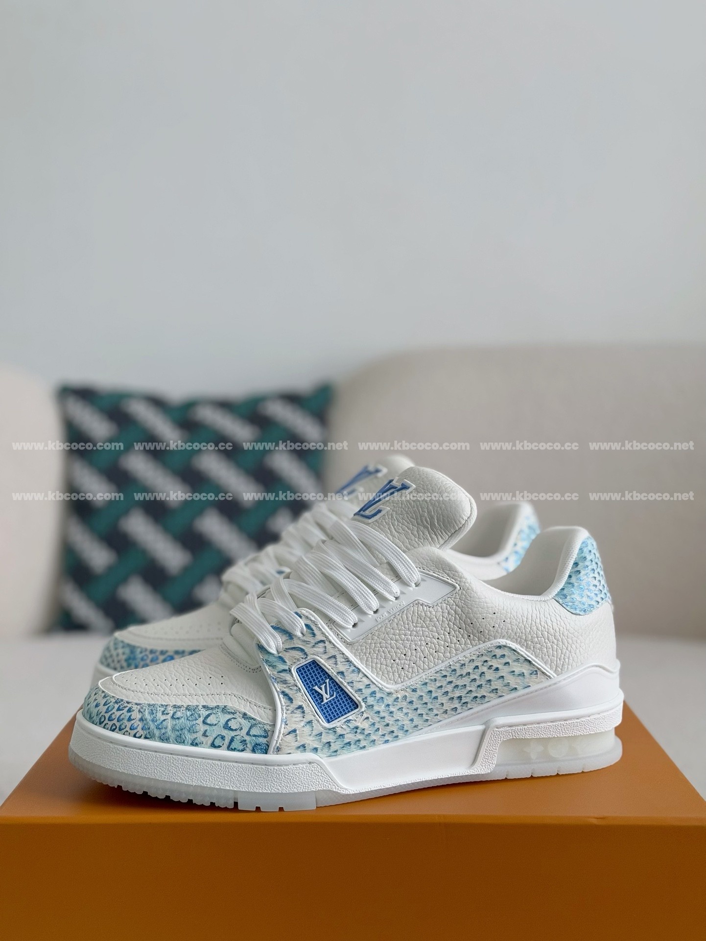 【#3968】 LOUIS VUITTON TRAINER SNEAKERS
