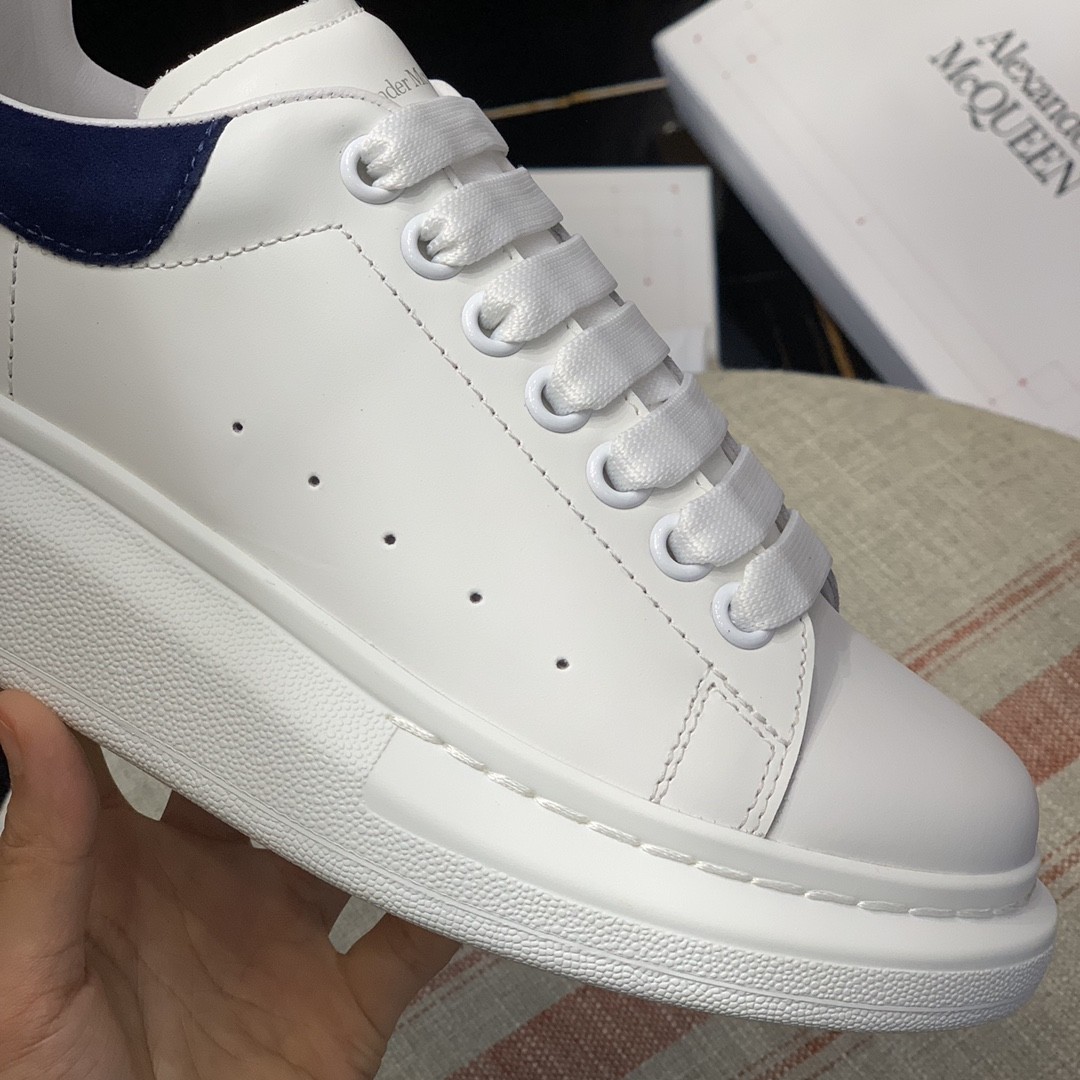 Alexander McQueen MO Dark blue velvet tail Sneakers