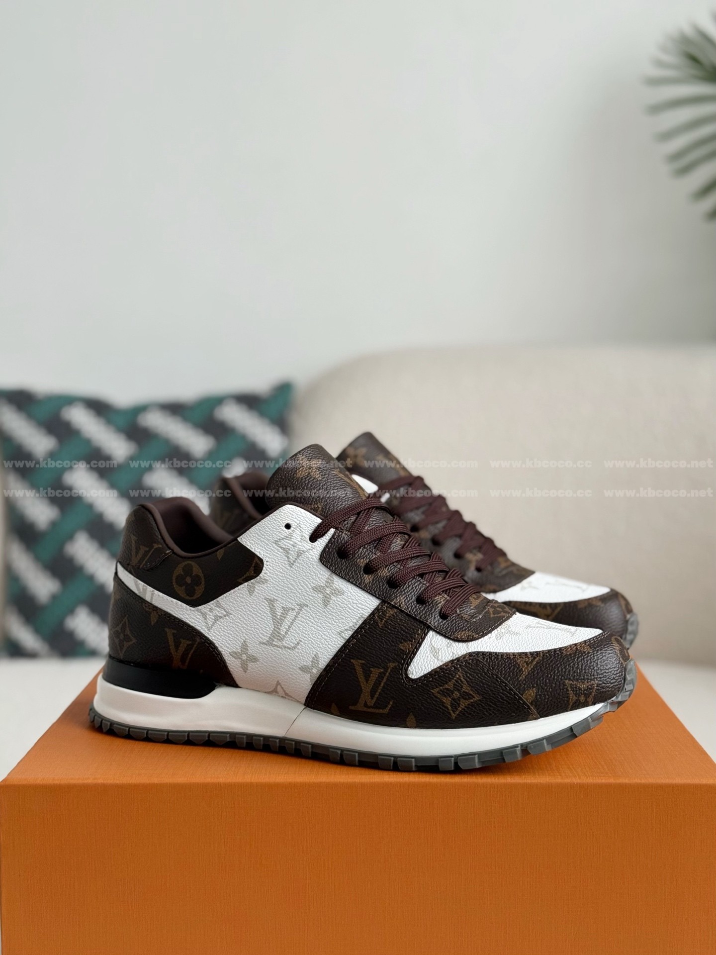 【#5693】 LOUIS VUITTON RUN AWAYCASUAL SHOES