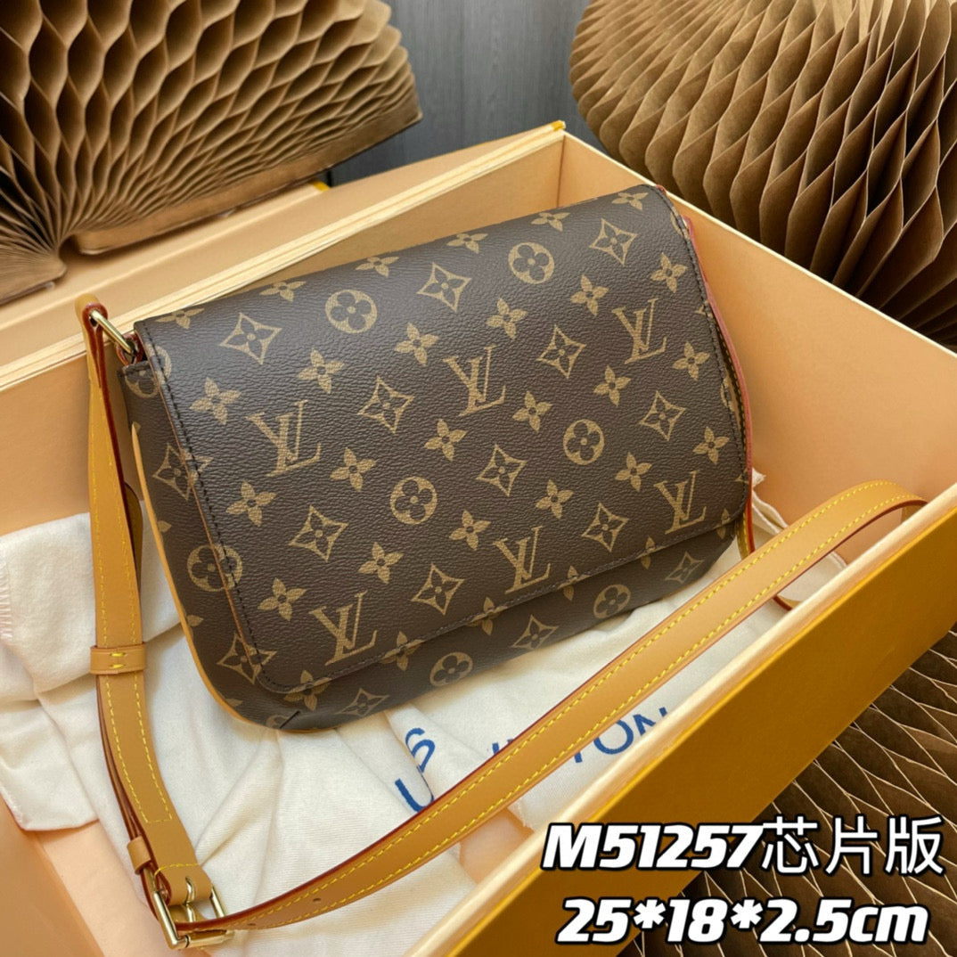 LOUIS VUITTON Musette Tango M51257