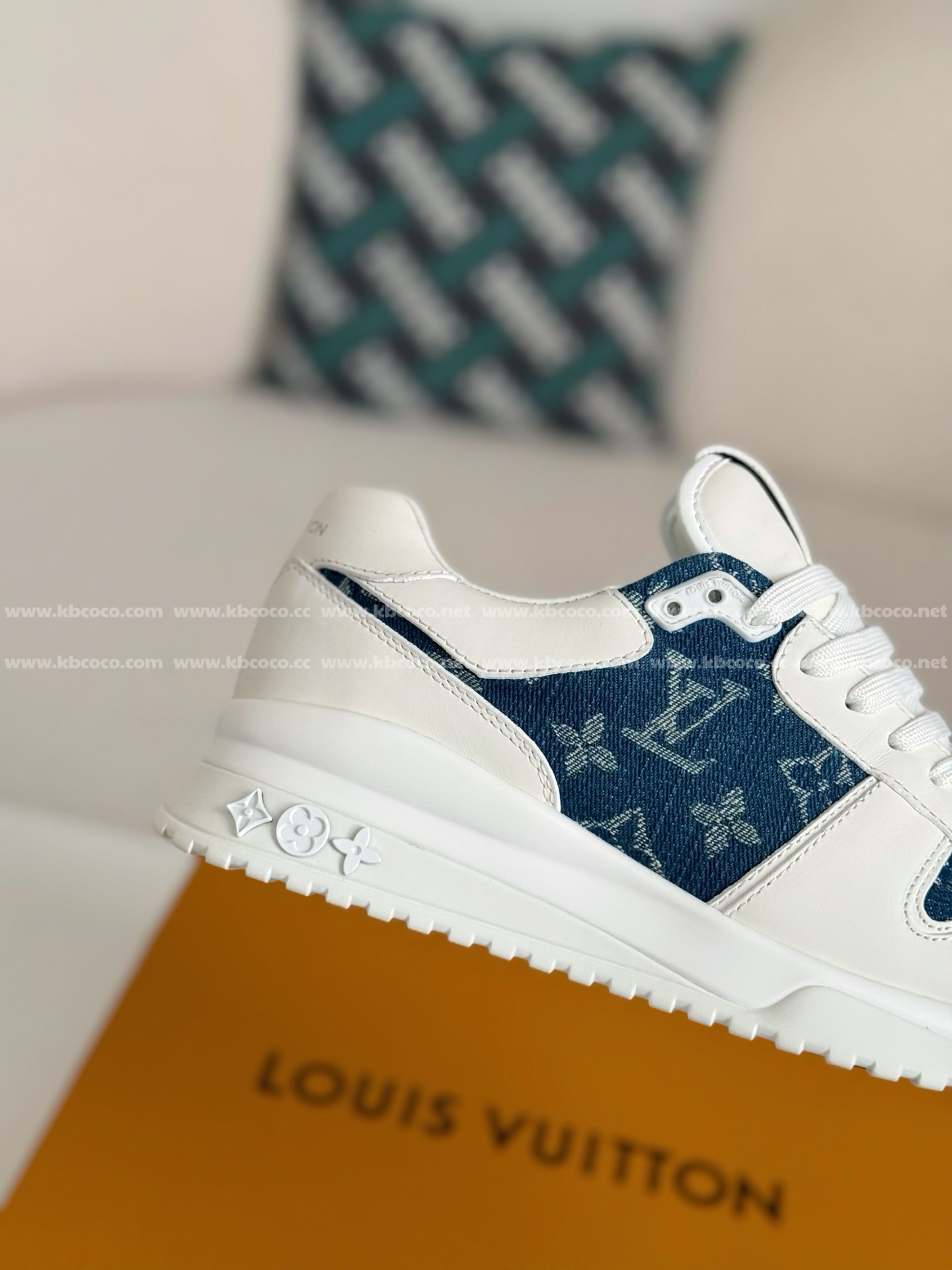 【#4672】 LOUIS VUITTON RUN AWAYCASUAL SHOES