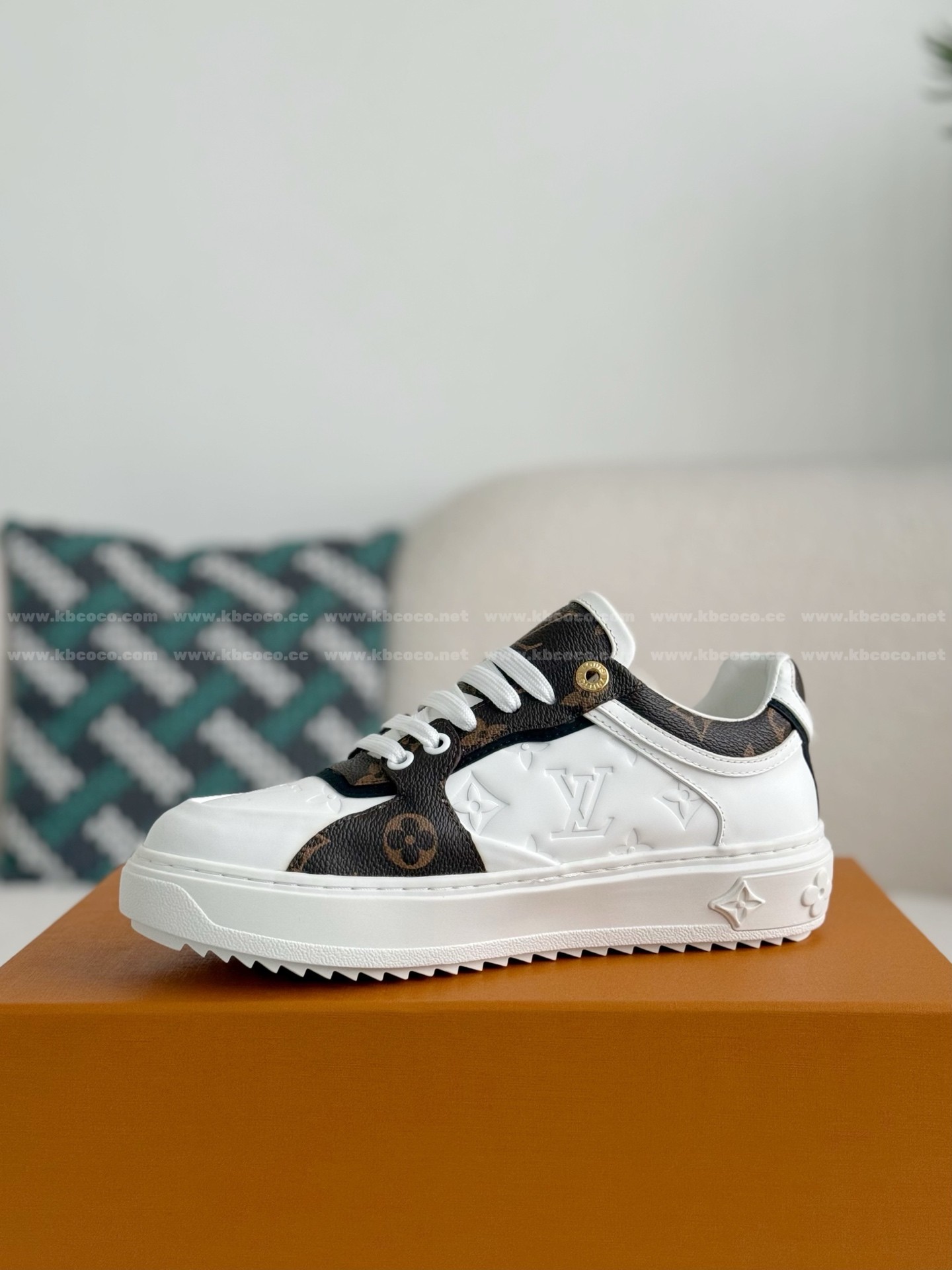 【#5909】 LOUIS VUITTON TIME OUT SNEAKERS