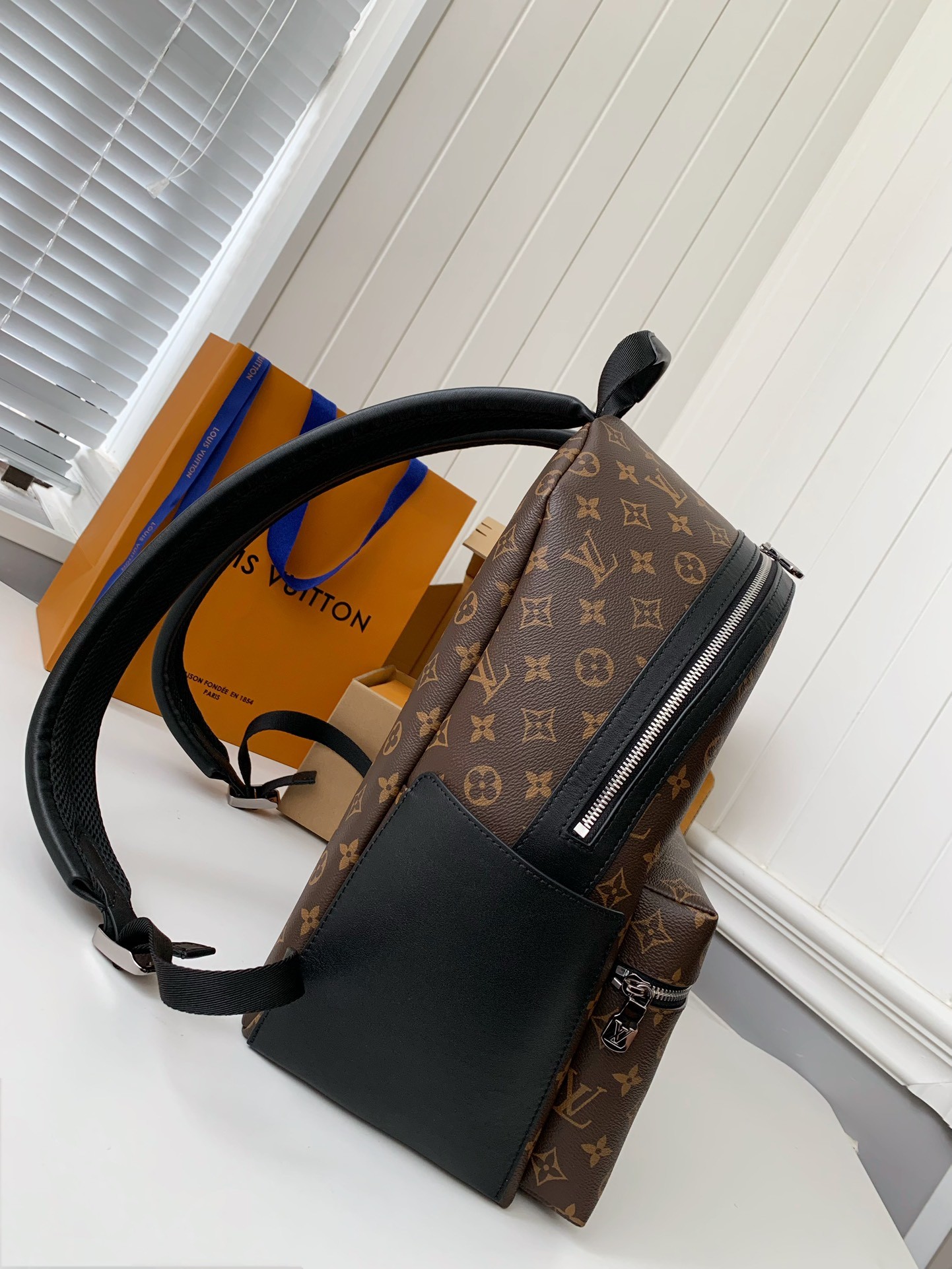 Louis Vuitton 24s New DlScOvery SmalBackpack M46684, Top Quality