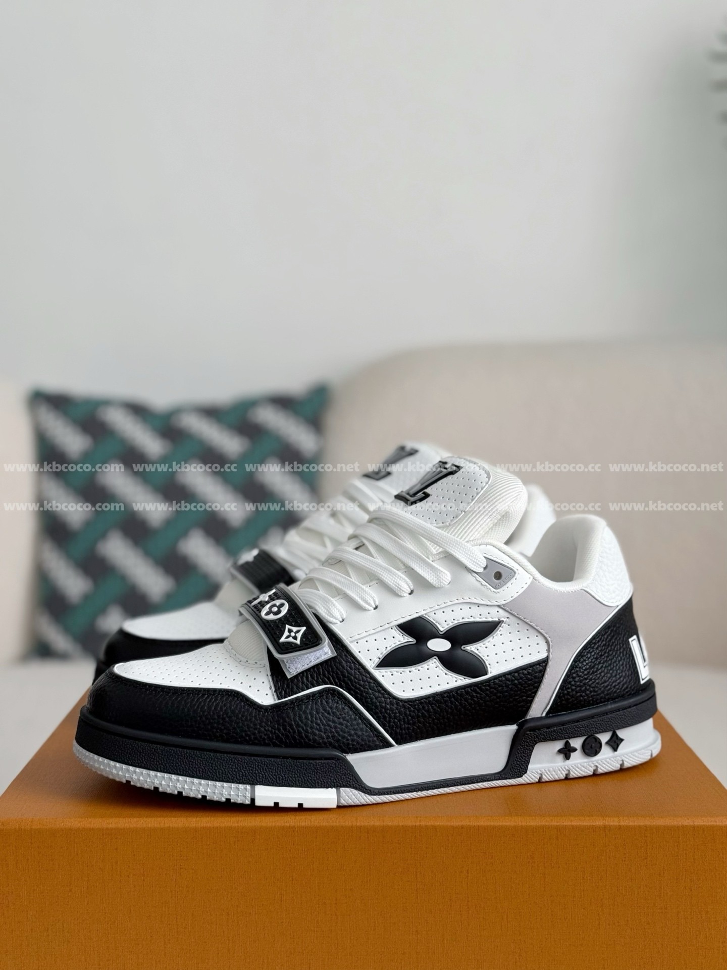 【#4634】 LOUIS VUITTON TRAINER SNEAKERS