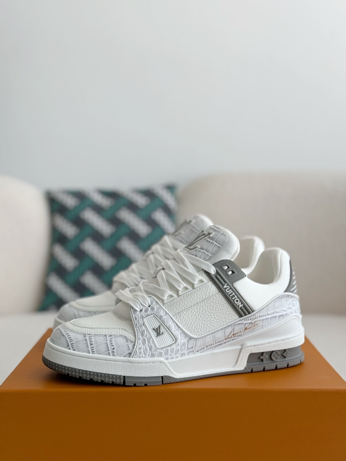 [#3696」 LOUIS VUITTON TRAINER SNEAKERS
