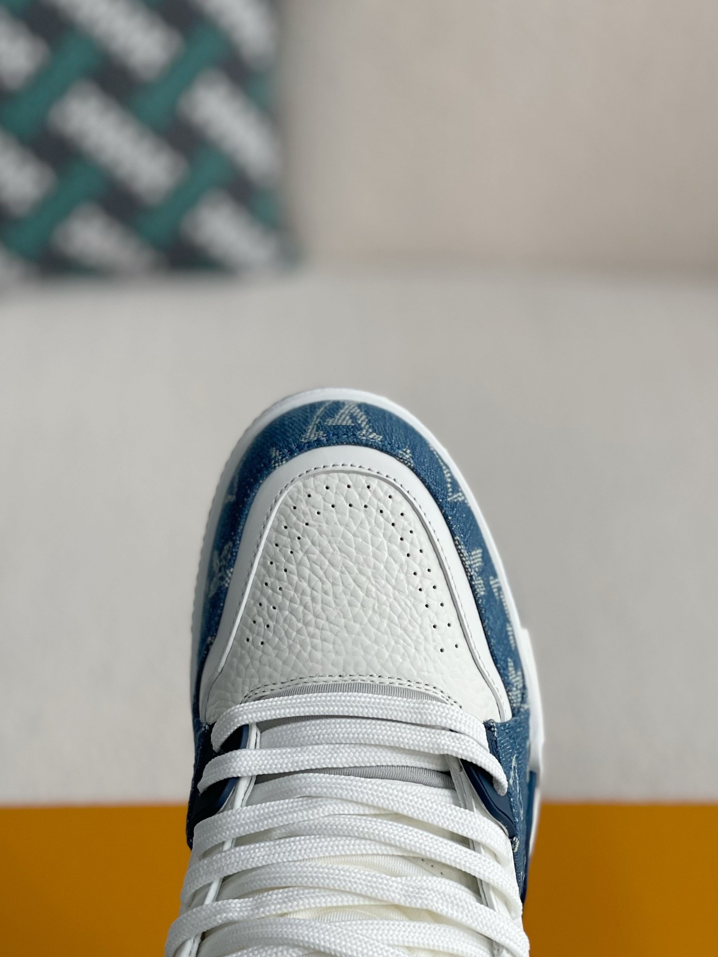 LOUIS VUITTON SNEAKERS