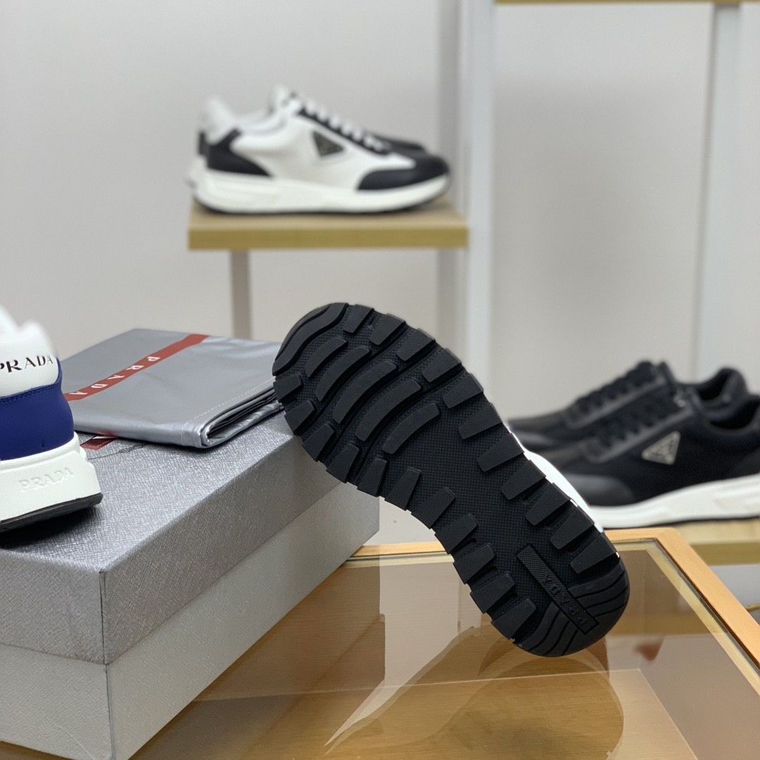 【#610】 Prada Sneakers