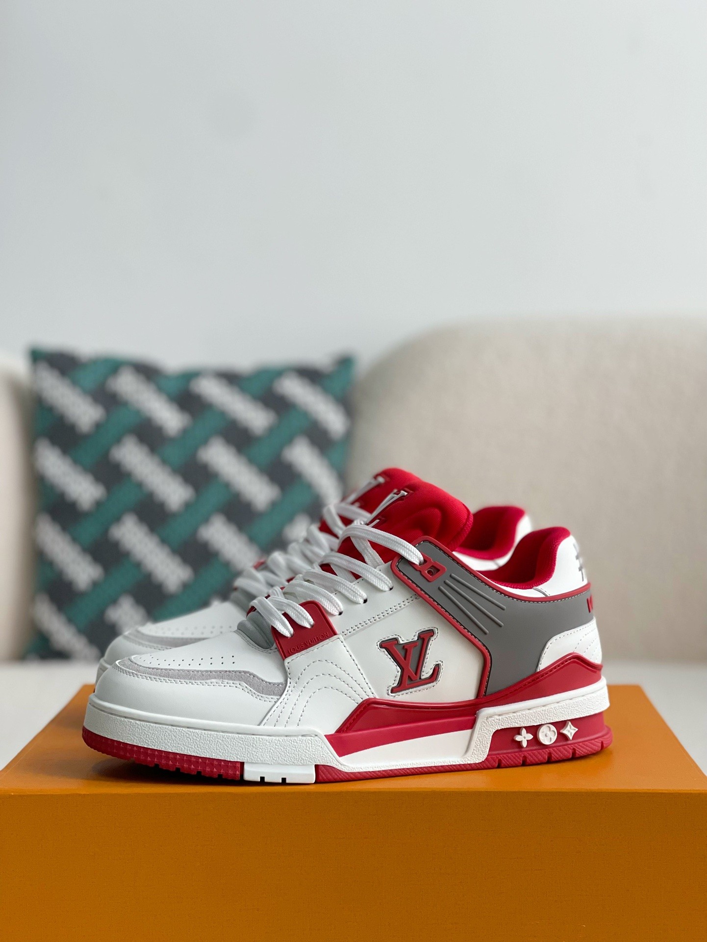 LOUIS VUITTON SNEAKERS