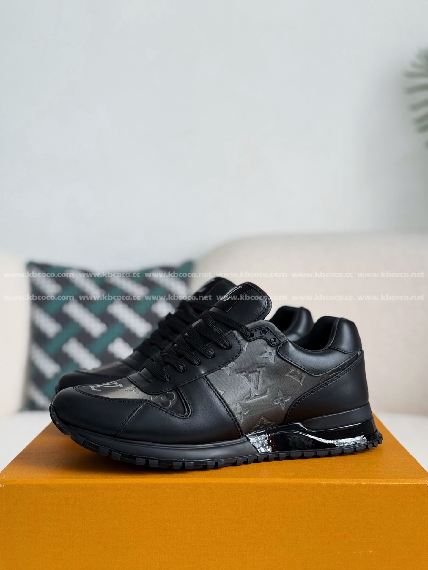 【#4676】 LOUIS VUITTON RUN AWAYCASUAL SHOES