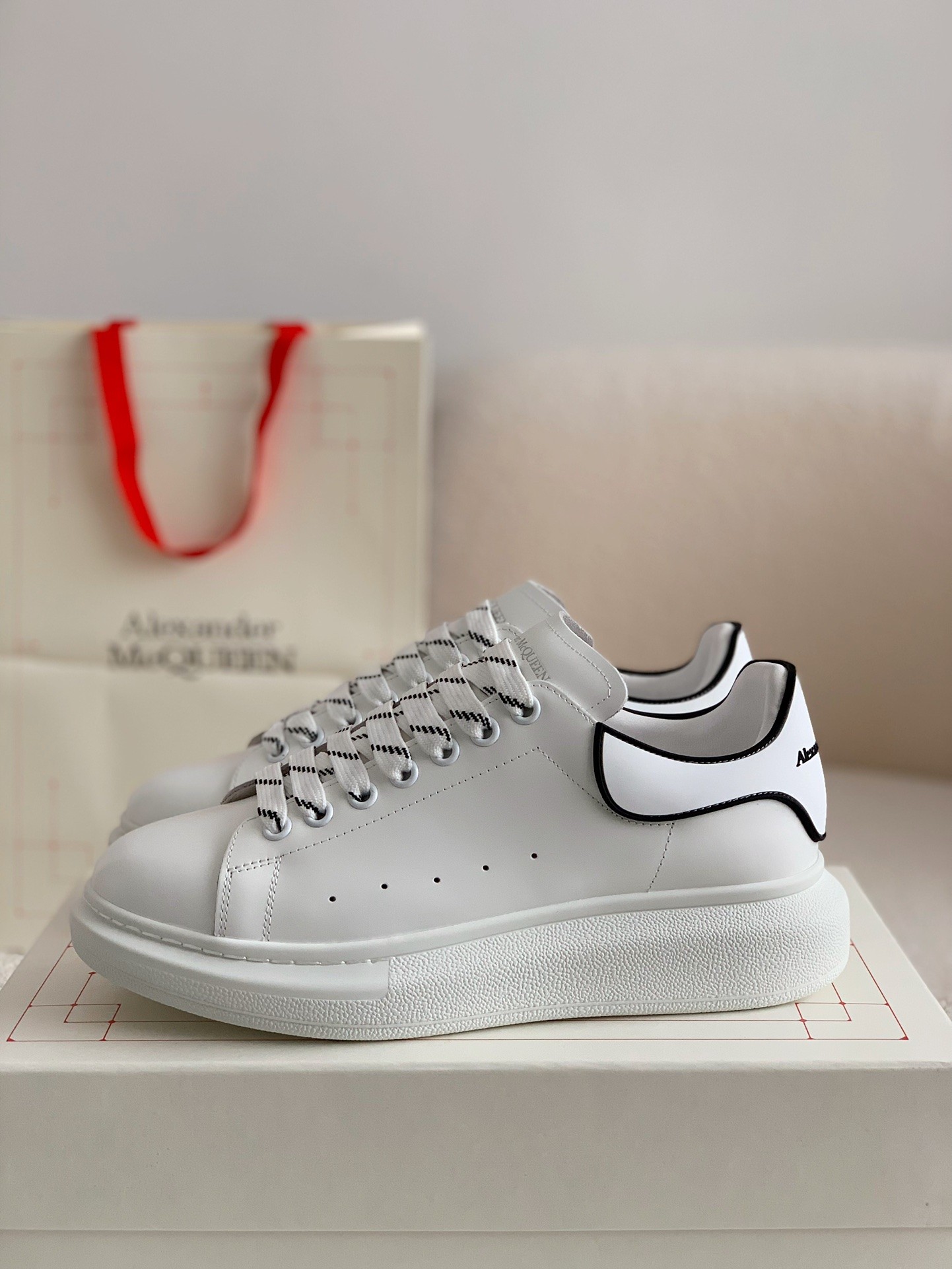 Alexander McQueen MQ white film tailSneakers