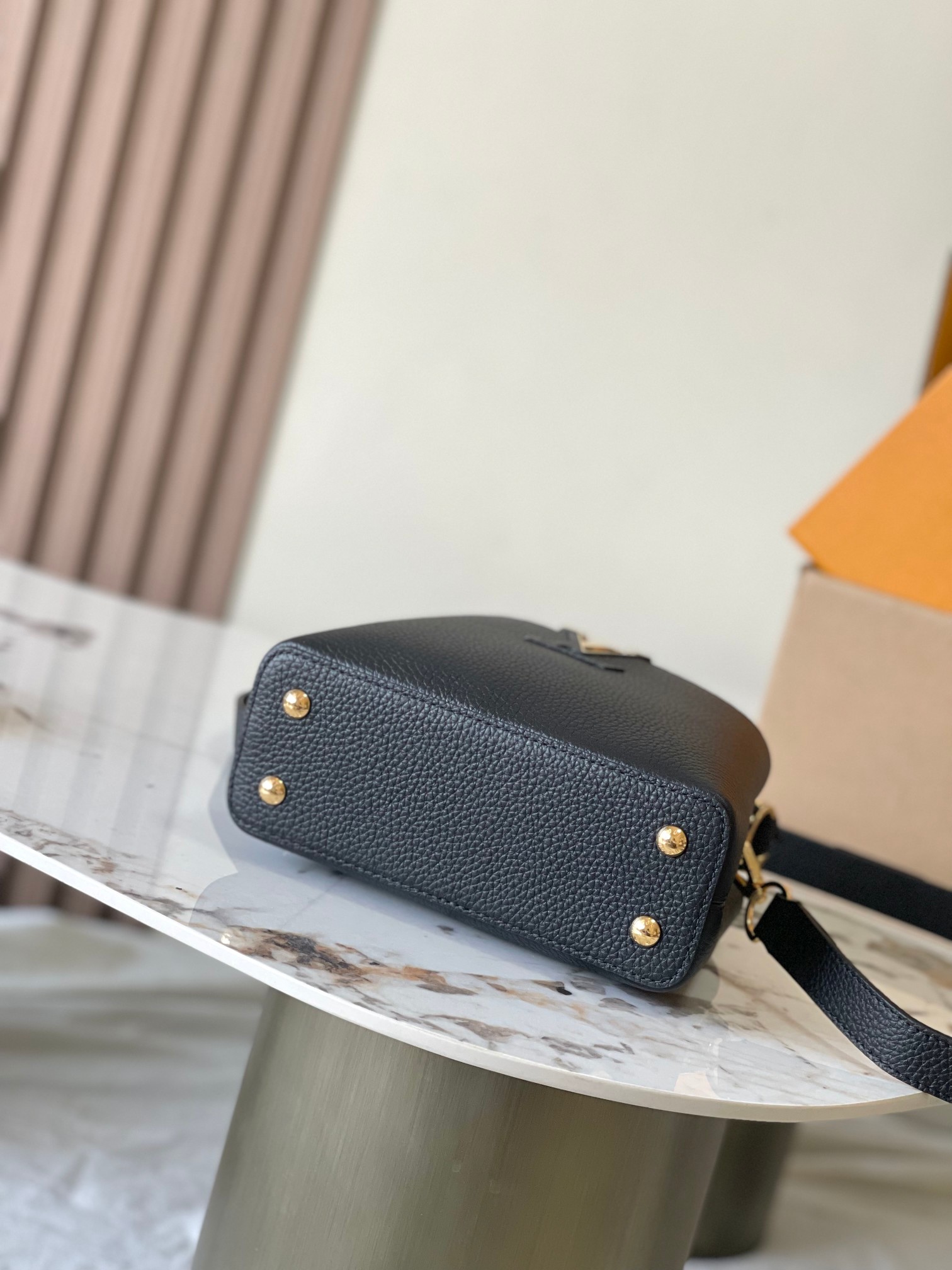 LOUIS VUITTON Capucines Mini Handbag/Top Quality M24729