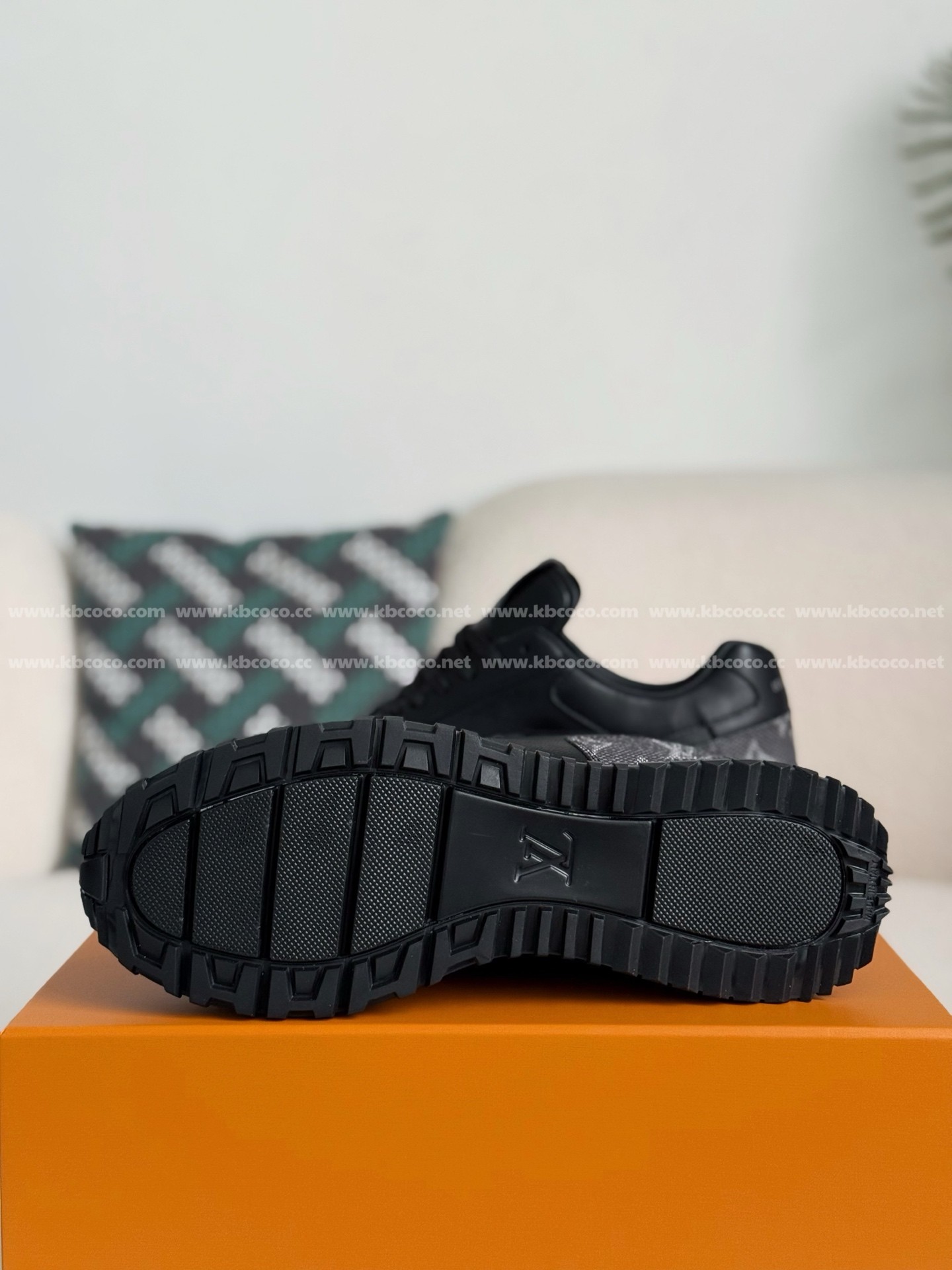 【#5478】 LOUIS VUITTON RUN AWAYCASUAL SHOES