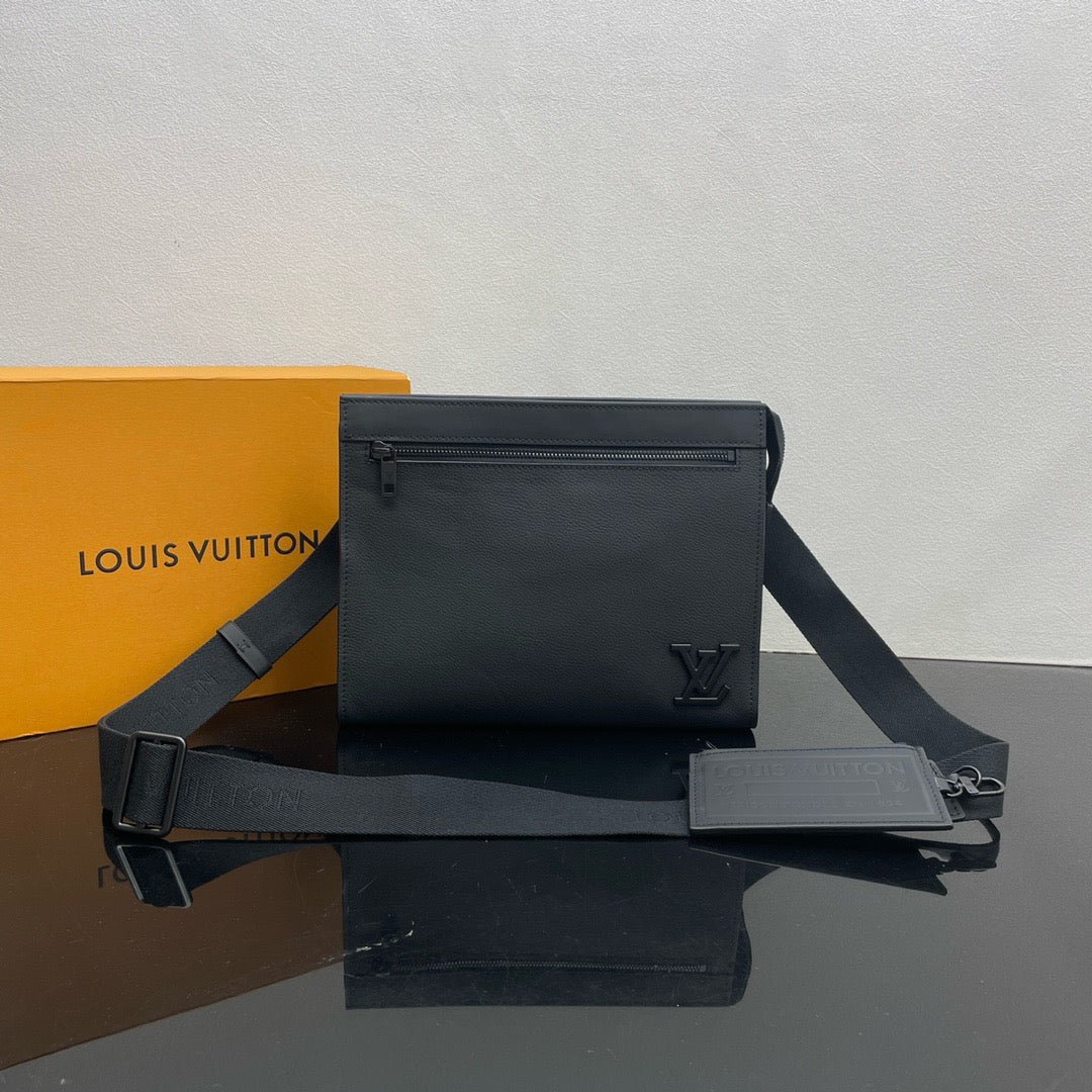 LOUIS VUITTON Messenger Voyage Aerogram Shoulder bag/top quality M59329
