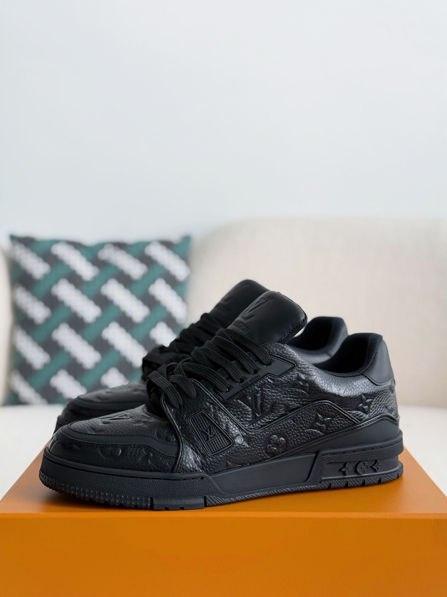 [#3854」 LOUIS VUITTON TRAINER SNEAKERS