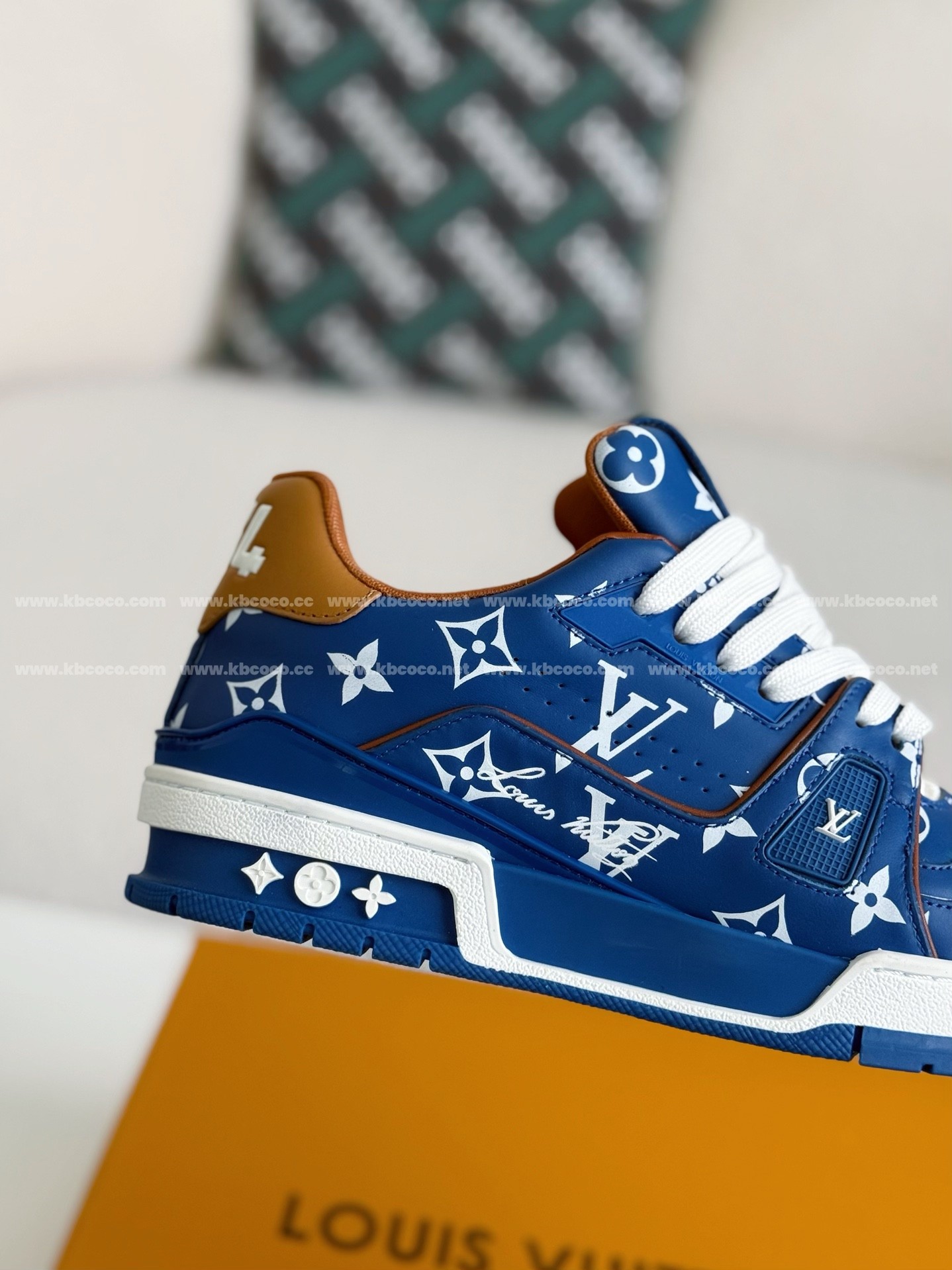 【#4033】 LOUIS VUITTON TRAINER SNEAKERS