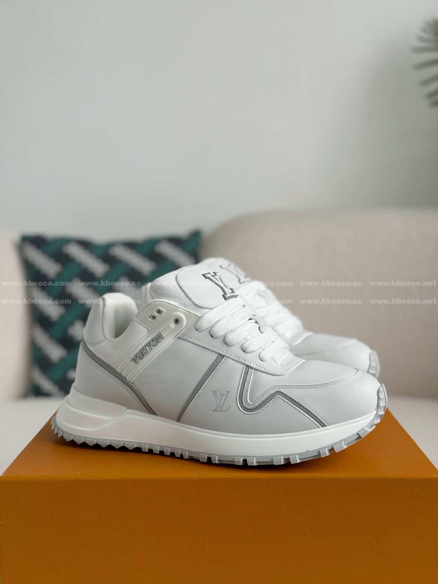 【#5677】LOUIS VUITTON RUN AWAYCASUAL SHOES