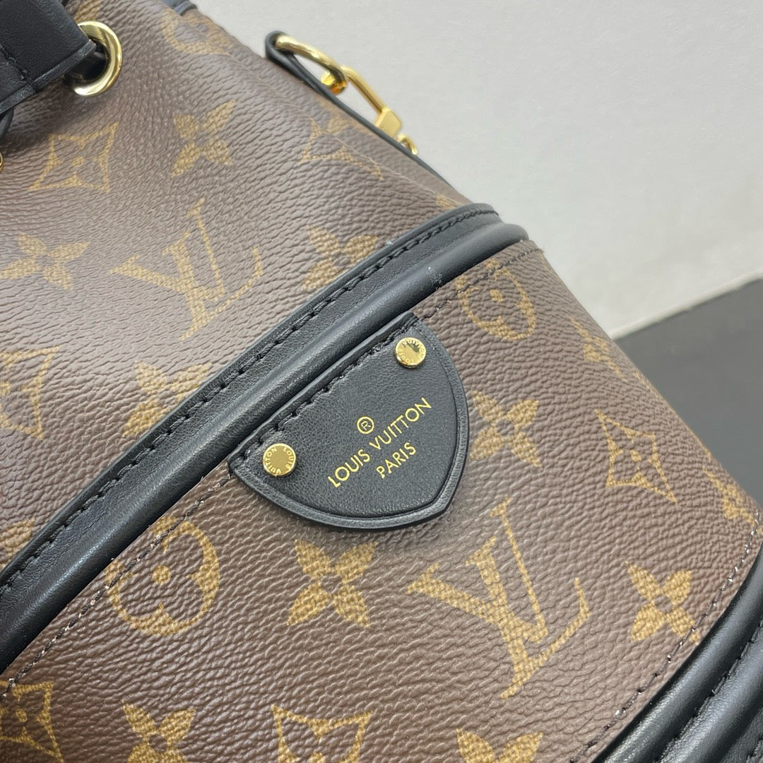 LOUIS VUITTON CANOÉ Bucket bag/top quality M83480