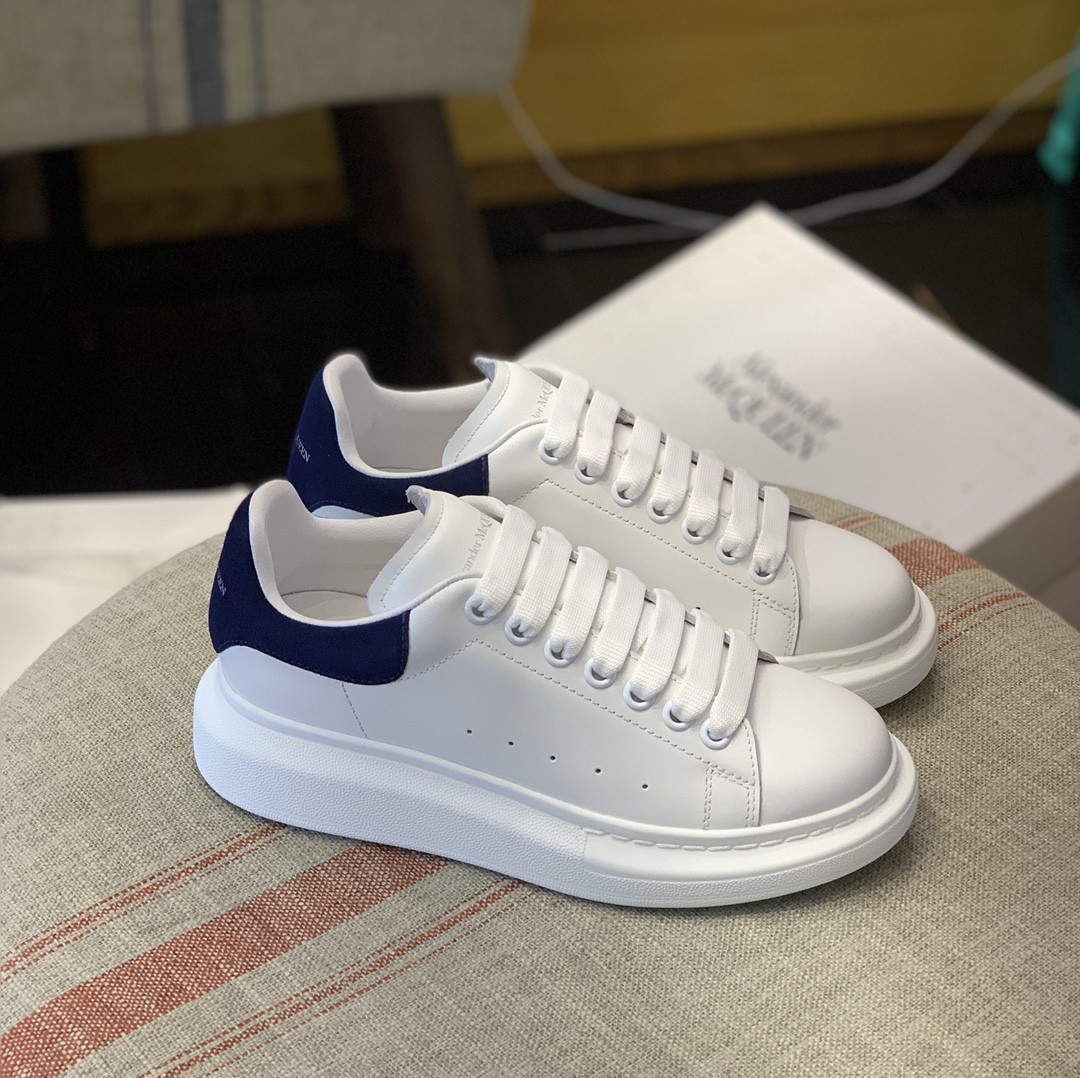 Alexander McQueen MO Dark blue velvet tail Sneakers