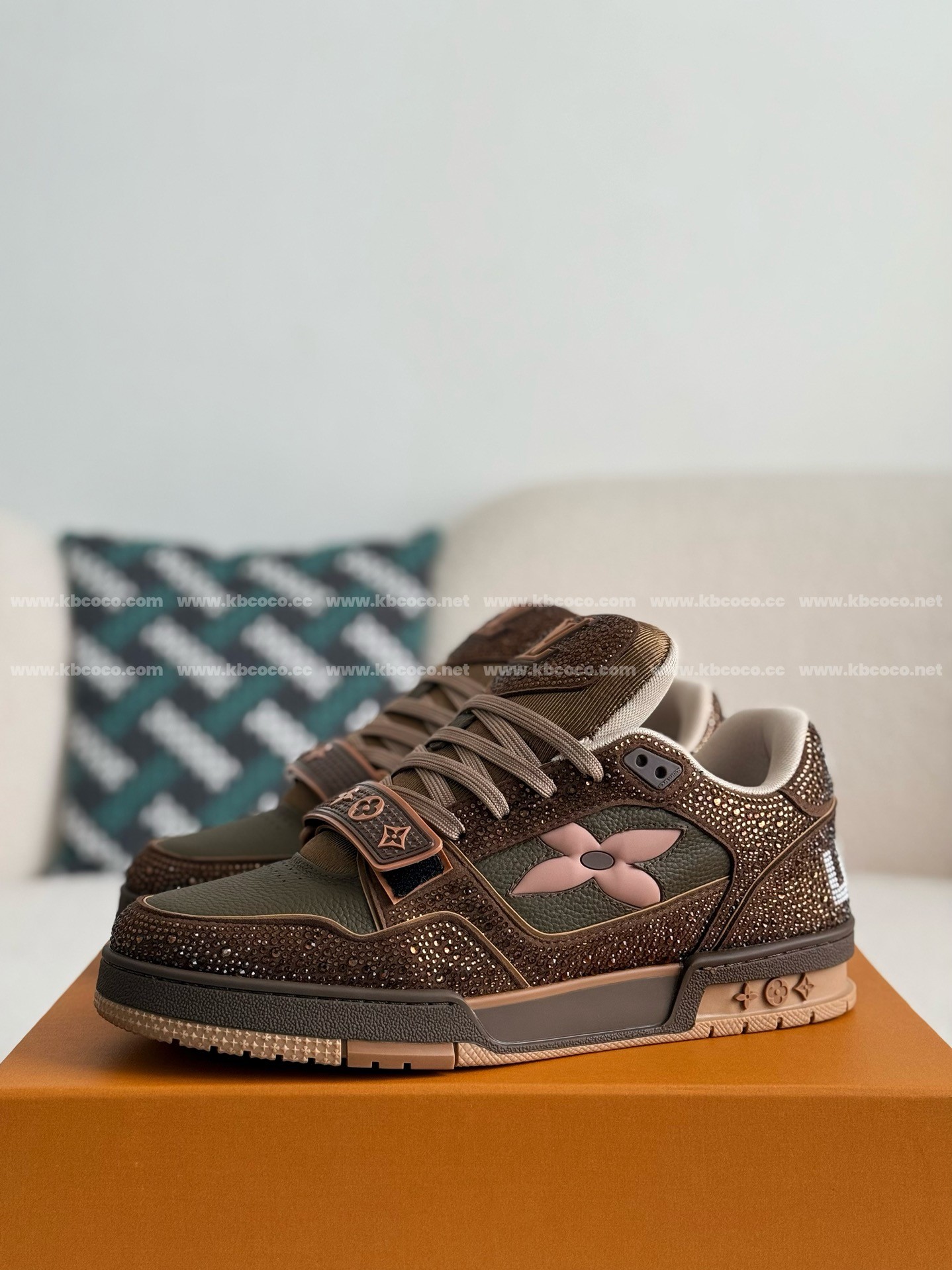 【#4114】 LOUIS VUITTON RUNNER TATIC SNEAKERS