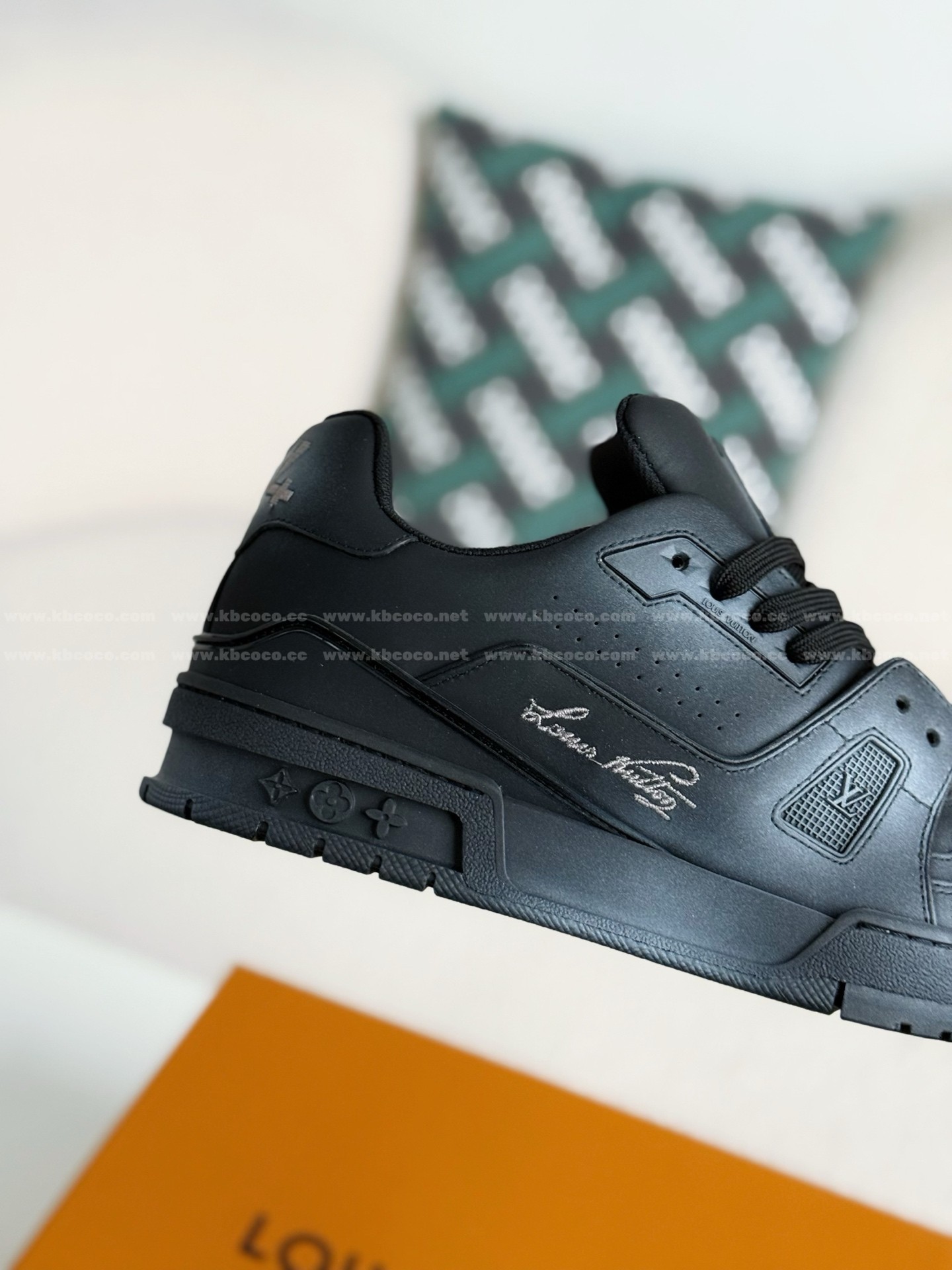 【#5874】 LOUIS VUITTON TRAINER SNEAKERS
