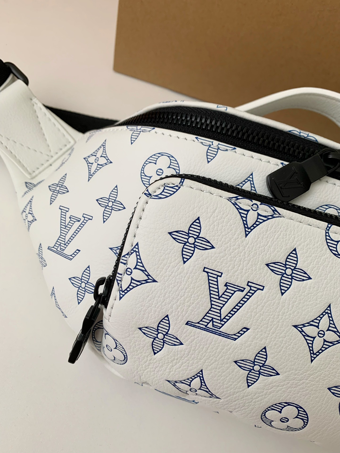 New Louis Vuitton RUSH waist bag M25227