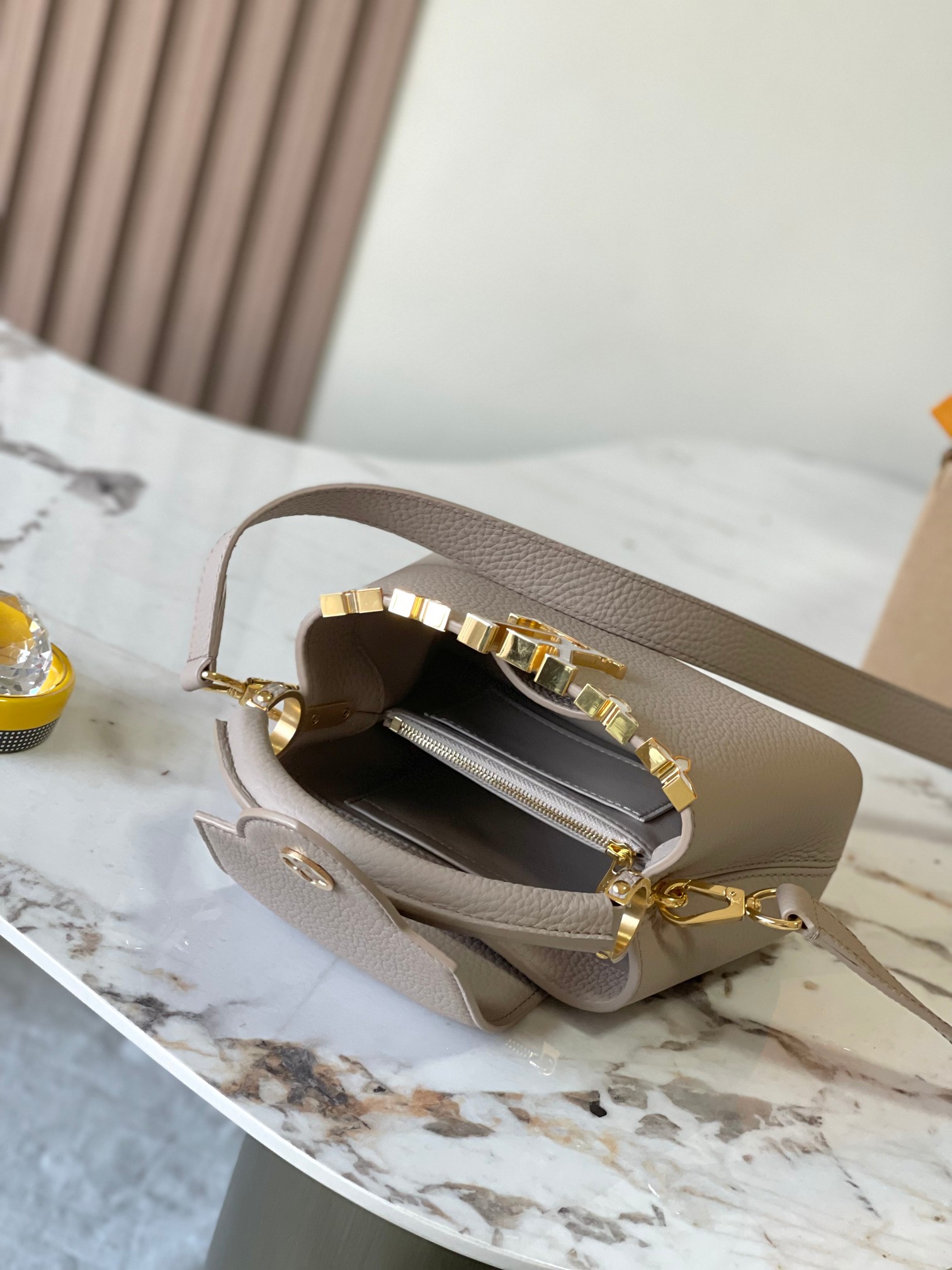 LOUIS VUITTON Capucines Handbag/Top Quality M11341