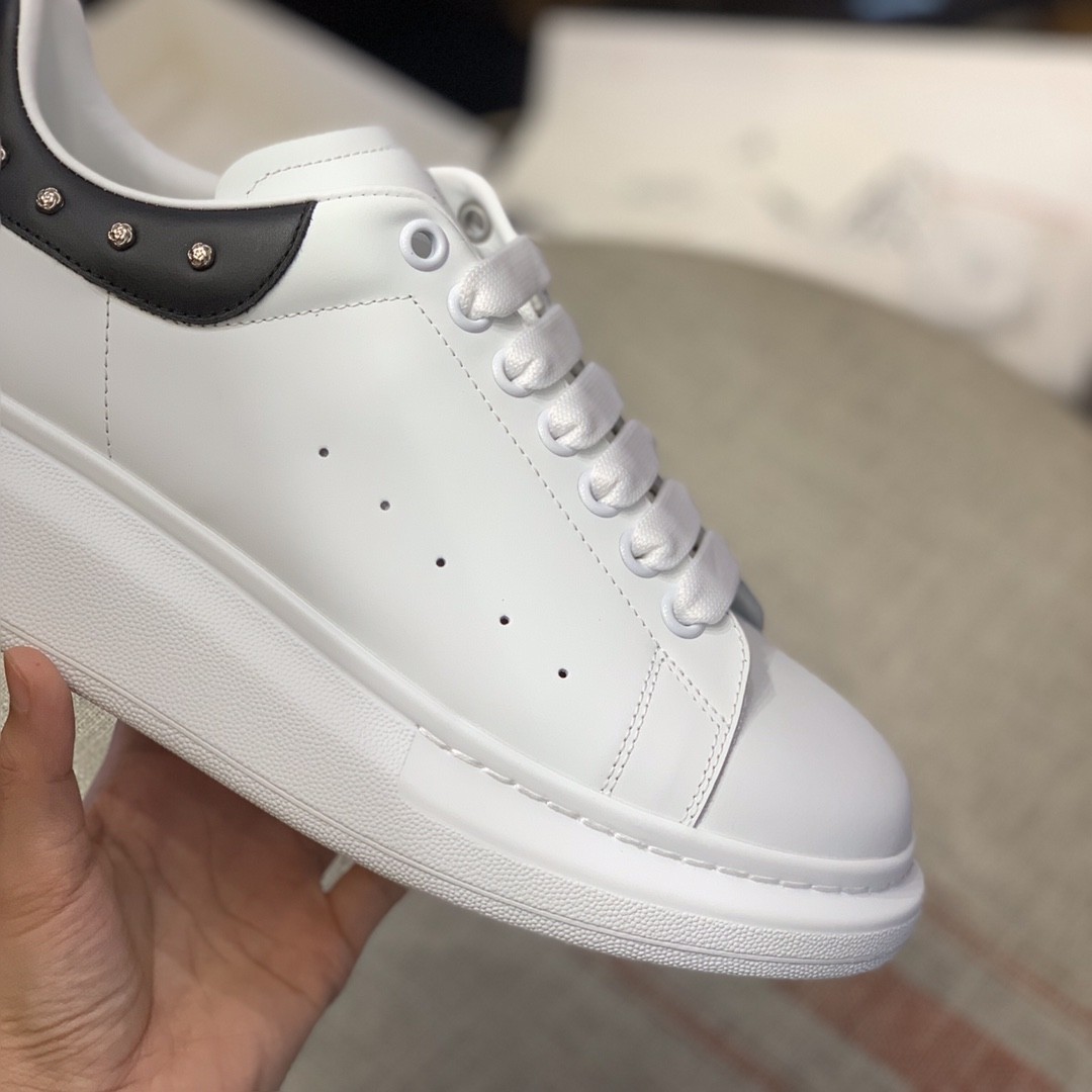 Alexander McQueen MQ black tail Rosenail Sneakers