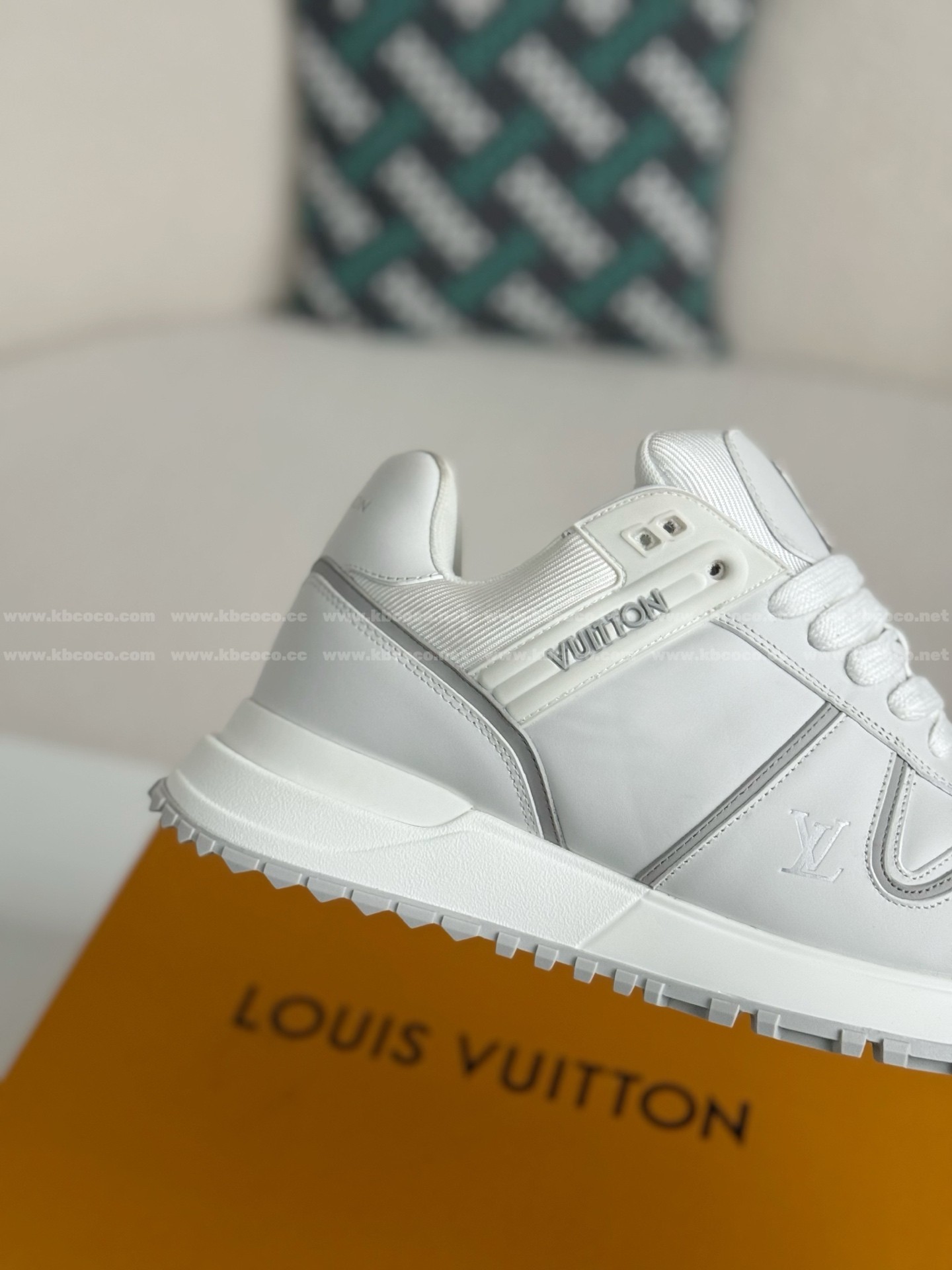【#5677】LOUIS VUITTON RUN AWAYCASUAL SHOES