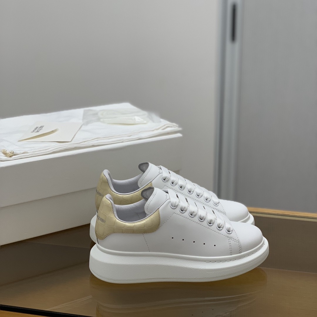 Alexander McQueen MQ Apricot beadStone grain tail Sneakers