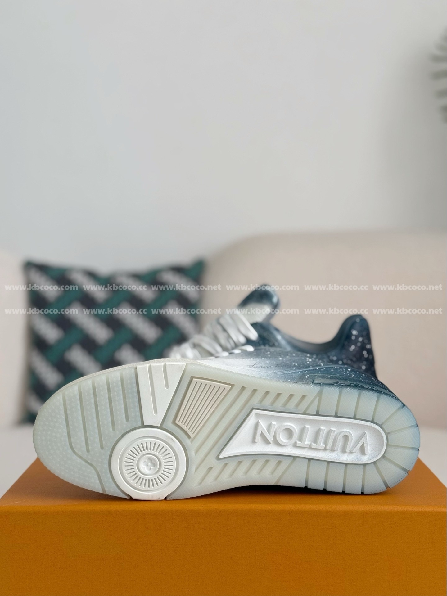 【#4432】 LOUIS VUITTON TRAINER SNEAKERS