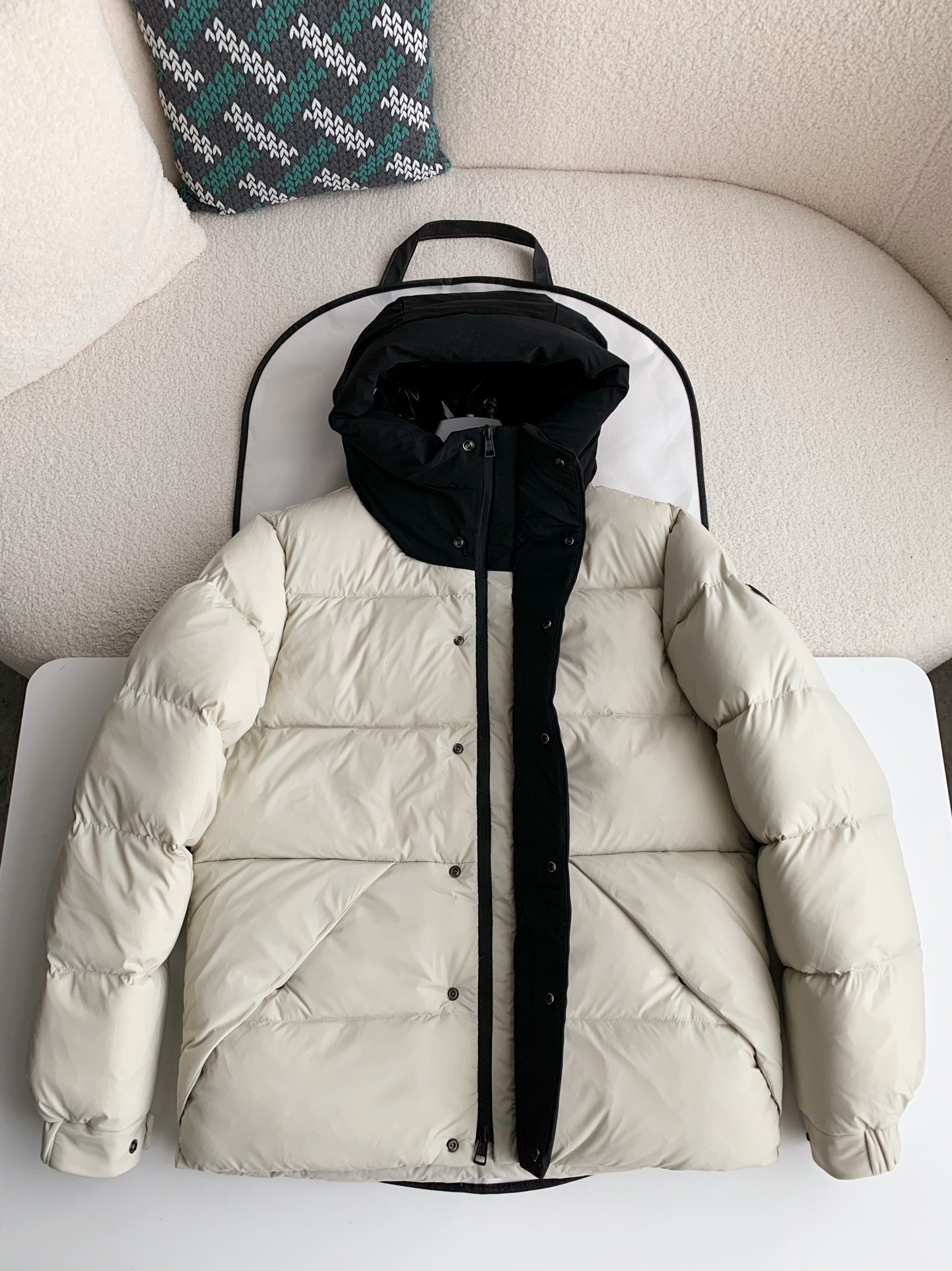 【#2343】Moncler Montbeliard down jacket