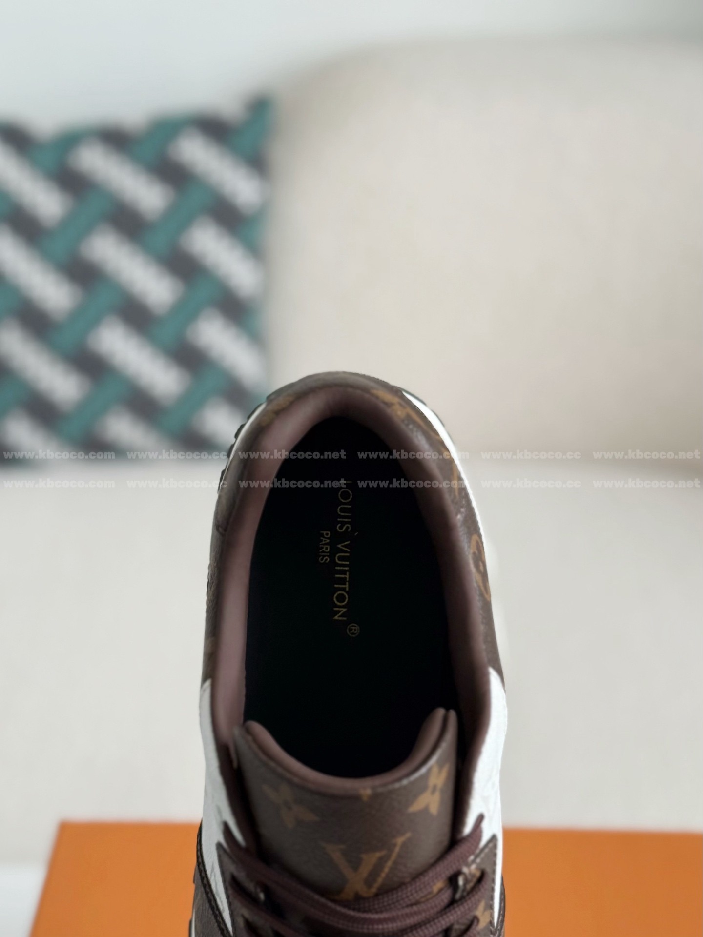 【#5693】 LOUIS VUITTON RUN AWAYCASUAL SHOES