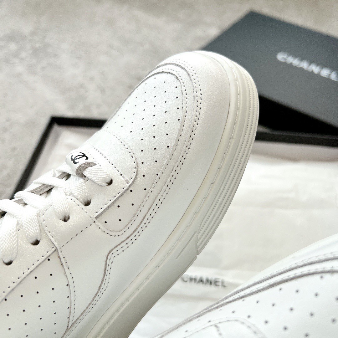 CHANEL Sneakers