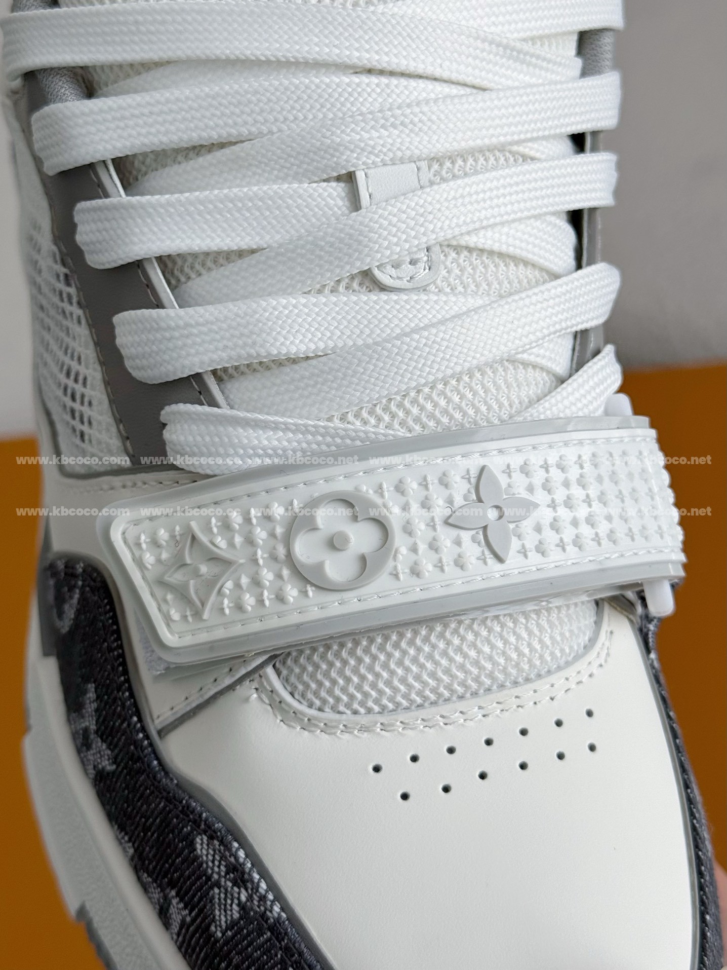 【#3944】 LOUIS VUITTON TRAINER SNEAKERS
