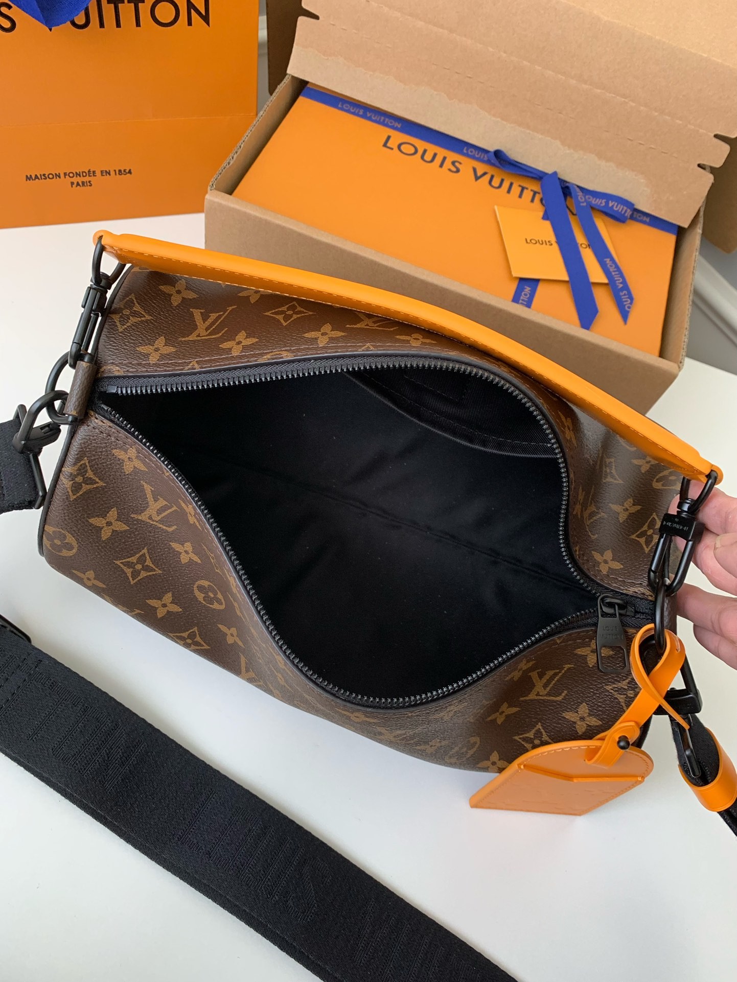 Louis Vuitton 2023 SOFT POLOCHON handbag M46691