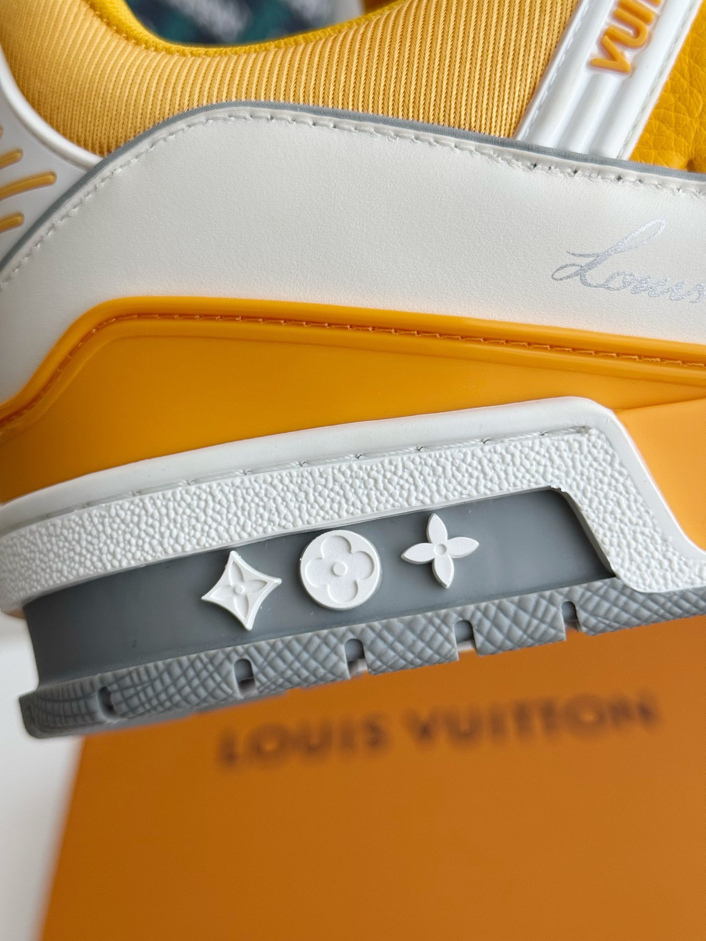 [#3889I LOUIS VUITTON TRAINER SNEAKERS