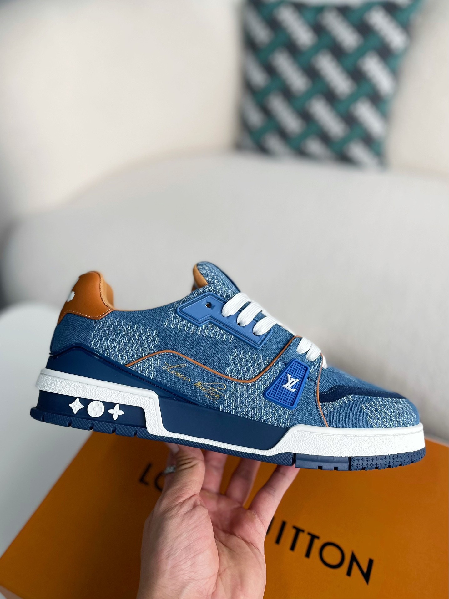 LOUIS VUITTON SNEAKERS