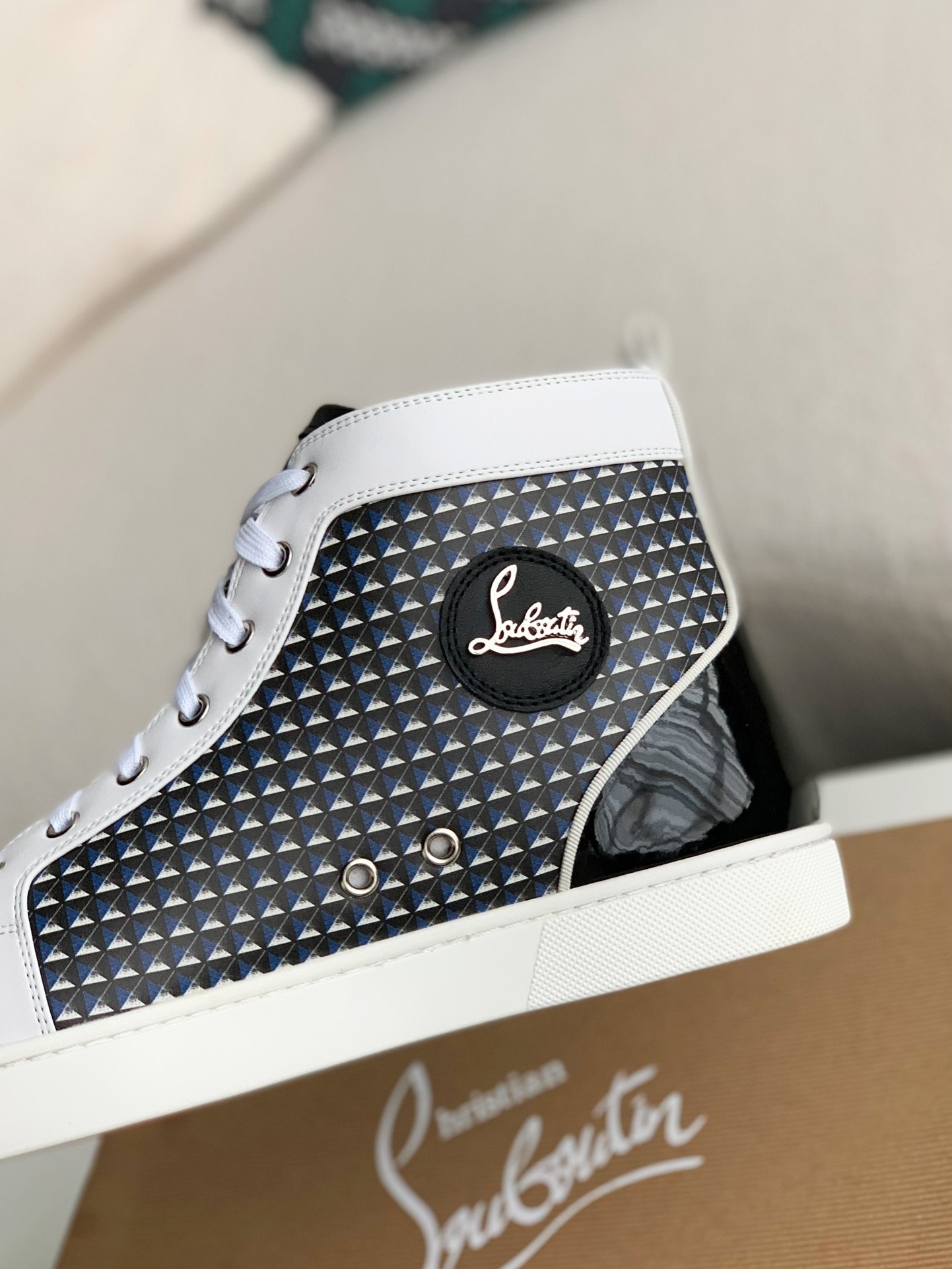 【#2265】 Christian Louboutin Sneakers High