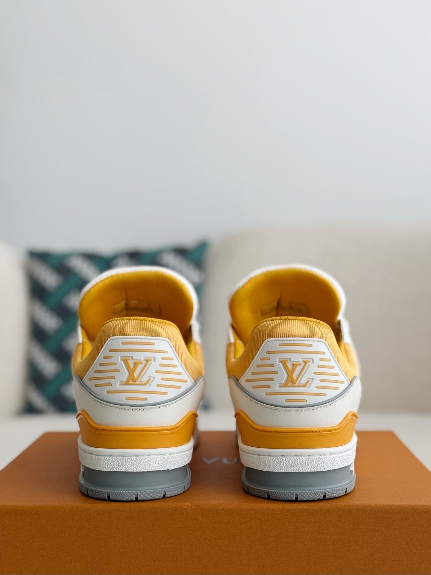 [#3889I LOUIS VUITTON TRAINER SNEAKERS