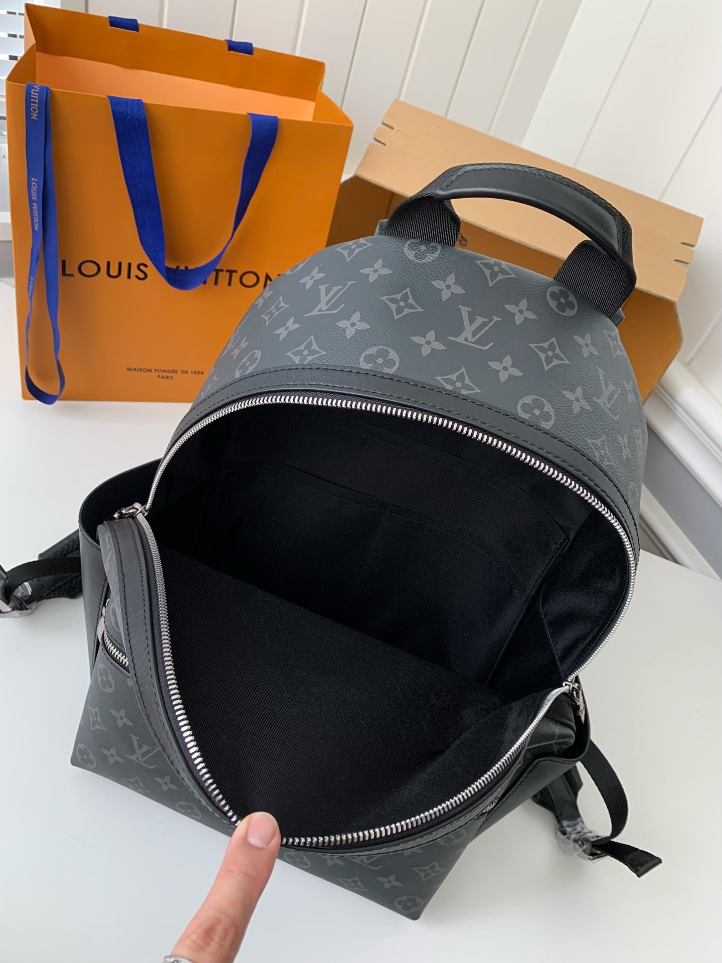 Louis Vuitton 24s New DlSCOverY Smal!Backpack M20558, Top Quality