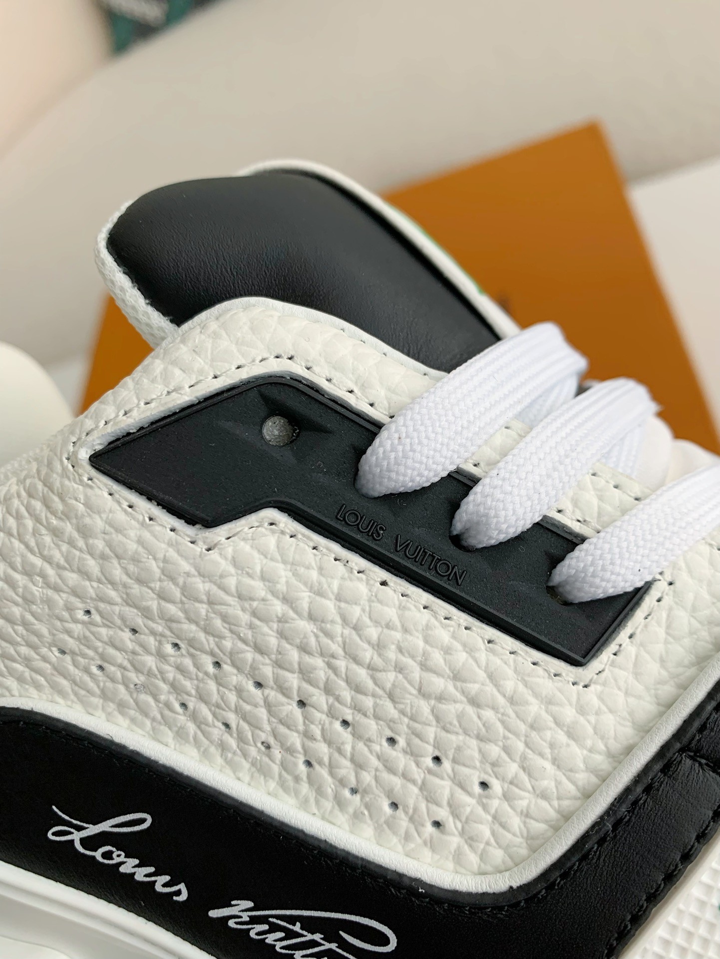 [#3722」 LOUIS VUITTON TRAINER SNEAKERS