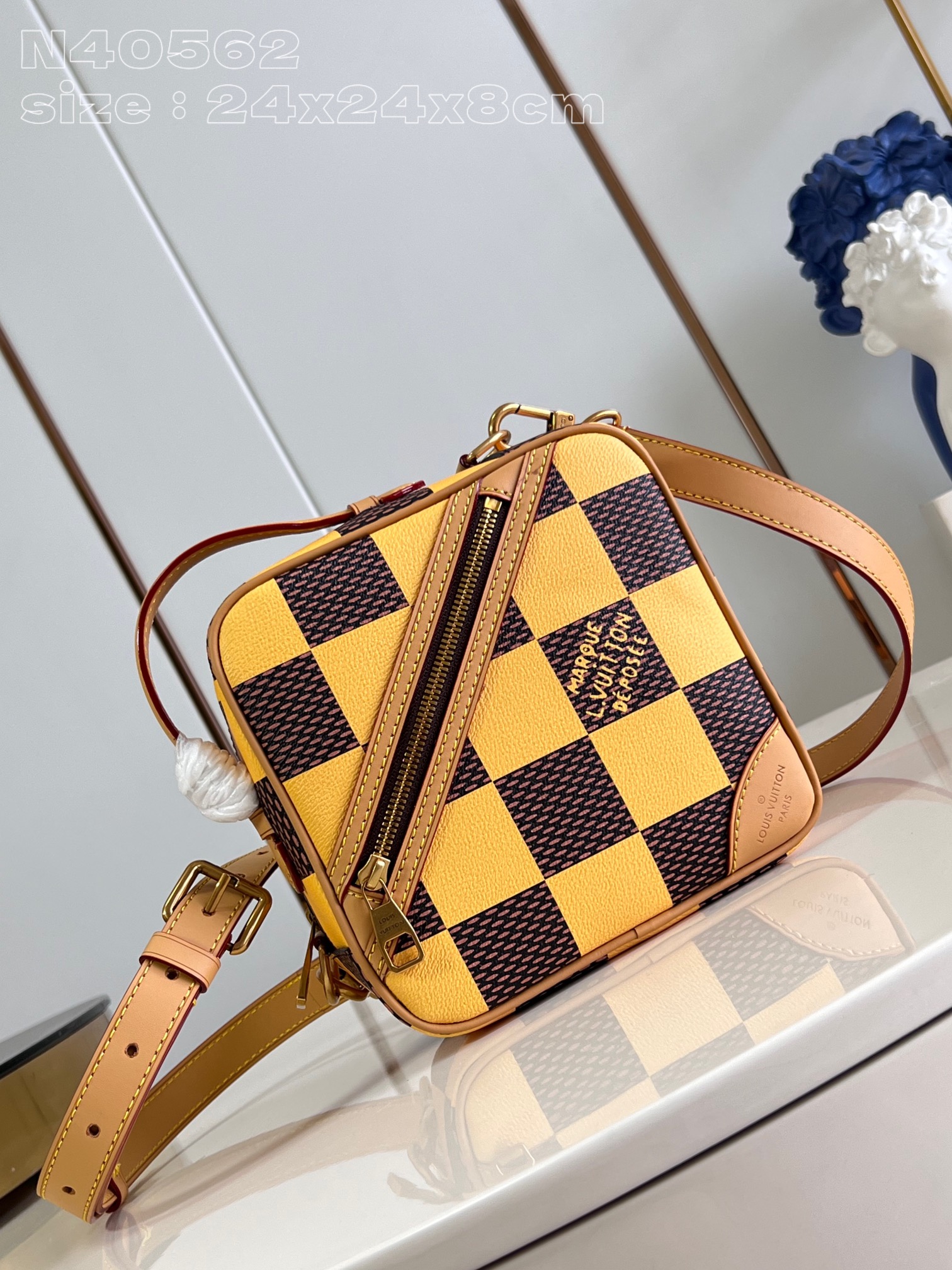 Louis Vuitton Chess Messenger N40562，Top quality
