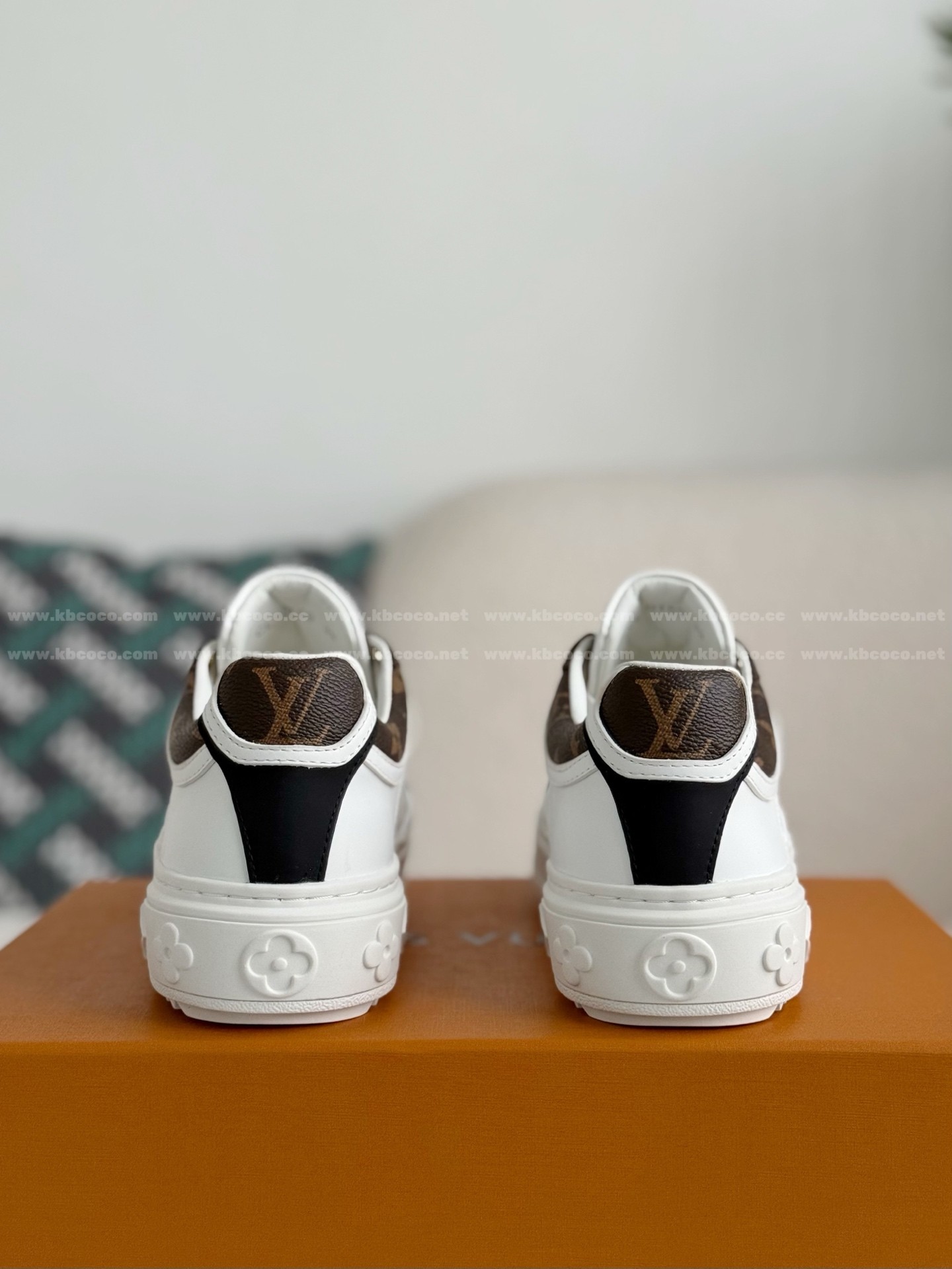 【#5909】 LOUIS VUITTON TIME OUT SNEAKERS