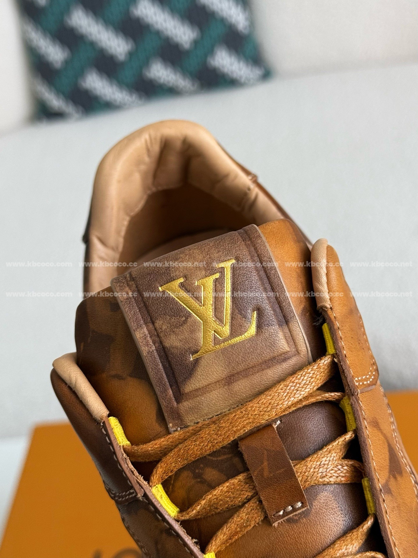 【#4053】 LOUIS VUITTON LEATHER LOW-TOP SHOES
