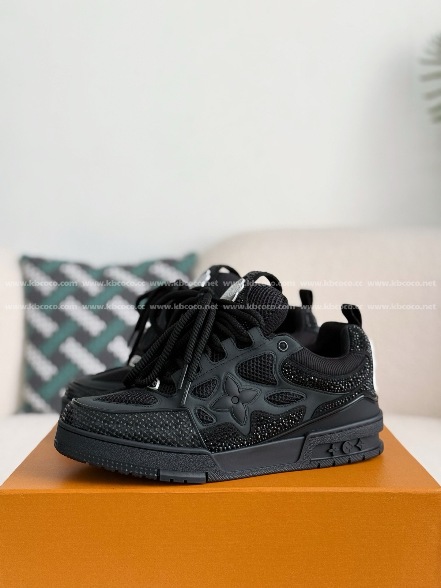 【#4637】 LOUIS VUITTON RUNNER TATIC SNEAKERS