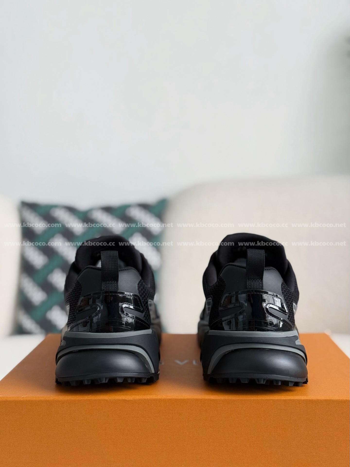 【#5229】 LOUIS VUITTON RUNNER TATIC CASUAL SHOES