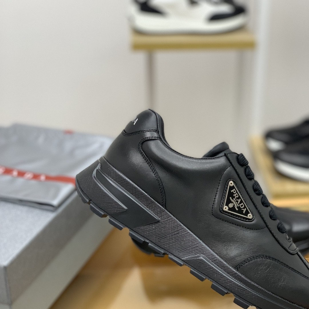 【#610】 Prada Sneakers