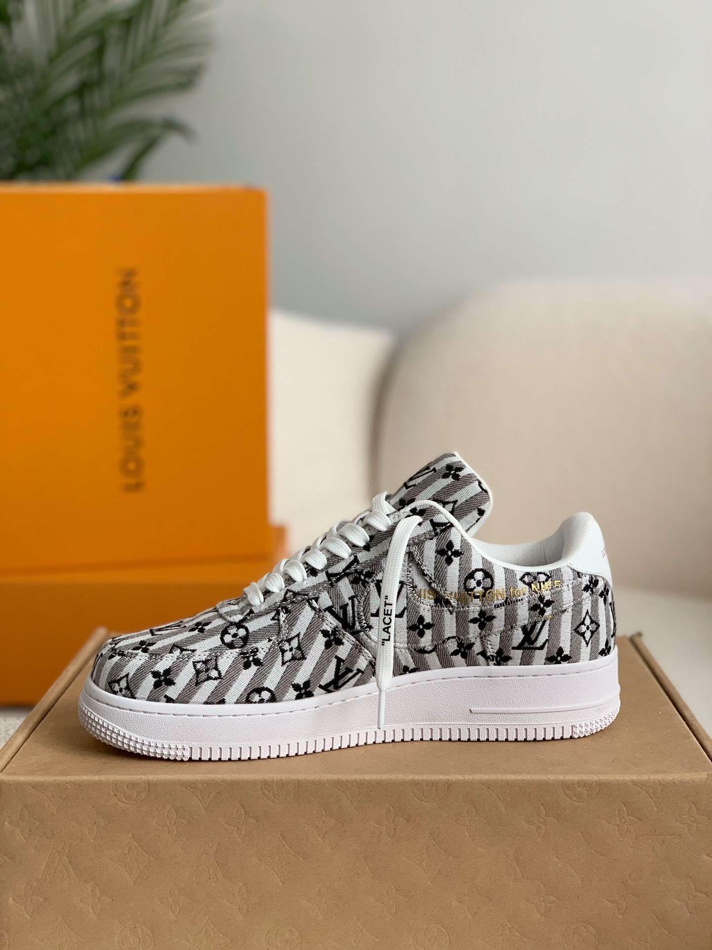 LOUIS VUITTON x NIKE AIR FORCE 1 SNEAKER